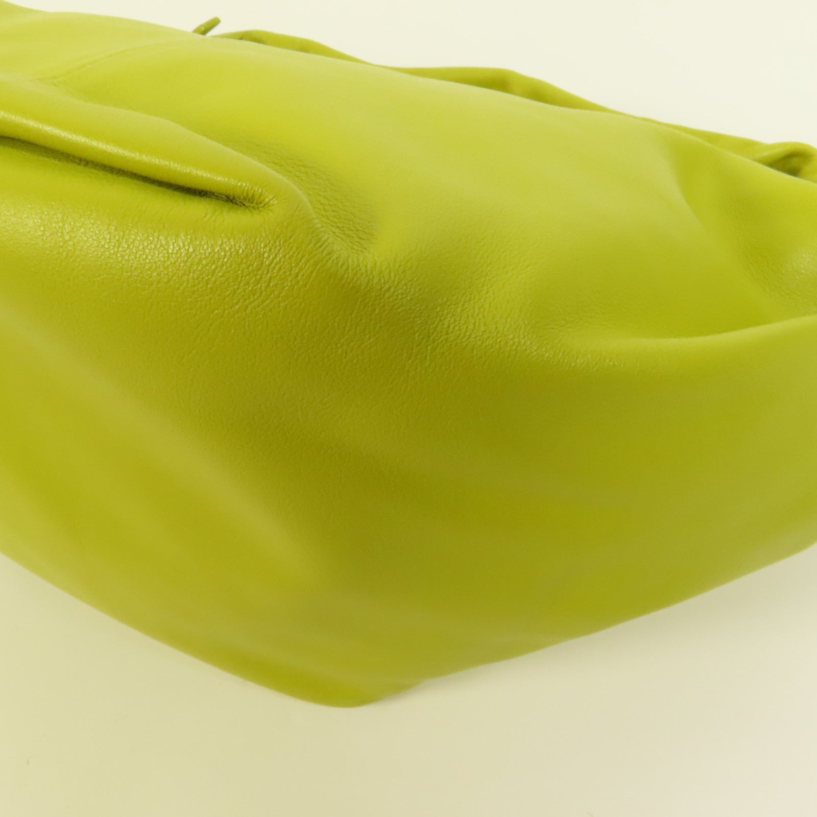 BOTTEGA VENETA 牛皮皮革Mini Double Knot金扣手挽袋