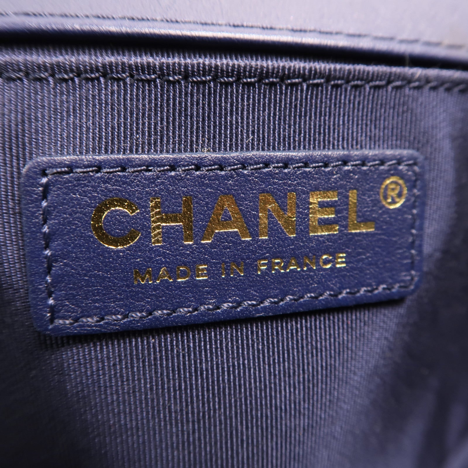 CHANEL 牛皮皮革Boy 25金扣肩背袋