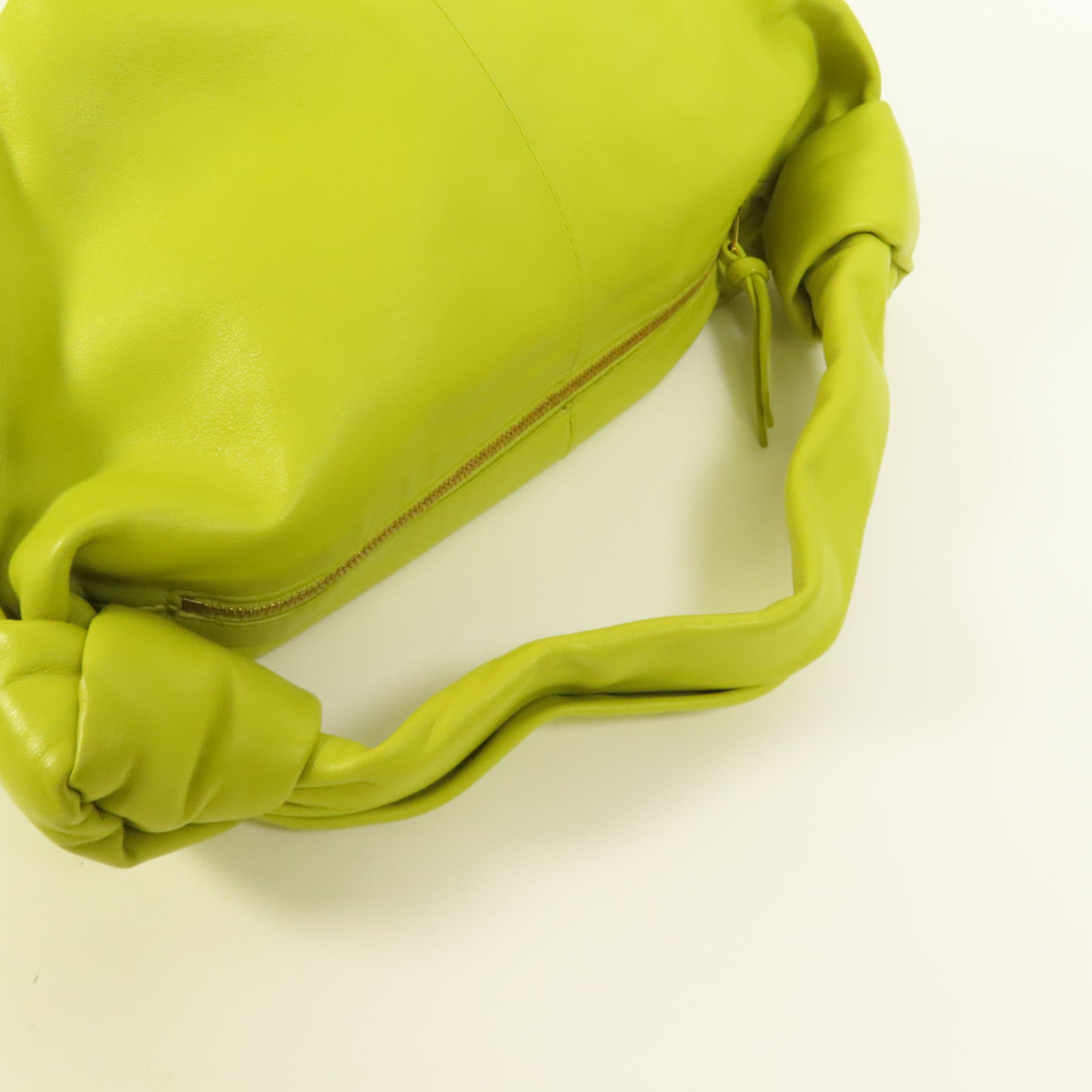 BOTTEGA VENETA 牛皮皮革Mini Double Knot金扣手挽袋