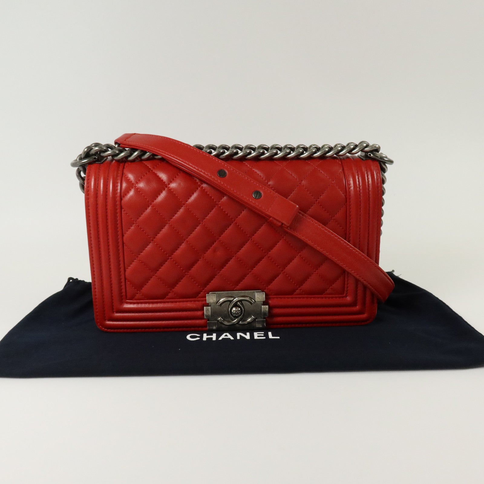 CHANEL 牛皮皮革Boy 25銀扣鏈帶肩背袋