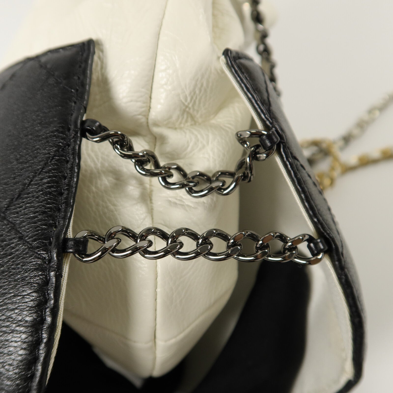 CHANEL 牛皮皮革Gabrielle Bucket鏈帶肩背袋
