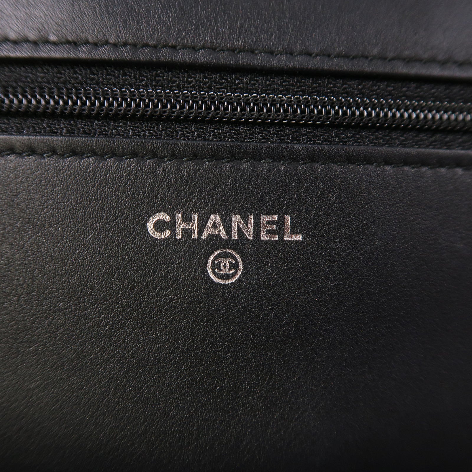 CHANEL 【激減優惠】漆皮皮革Wallet On Chain銀扣鏈帶肩背袋黑色