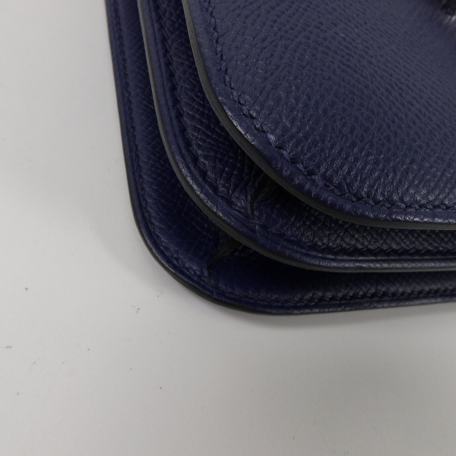 HERMES Epsom皮革Constance Mini肩背袋Bleu Saphir