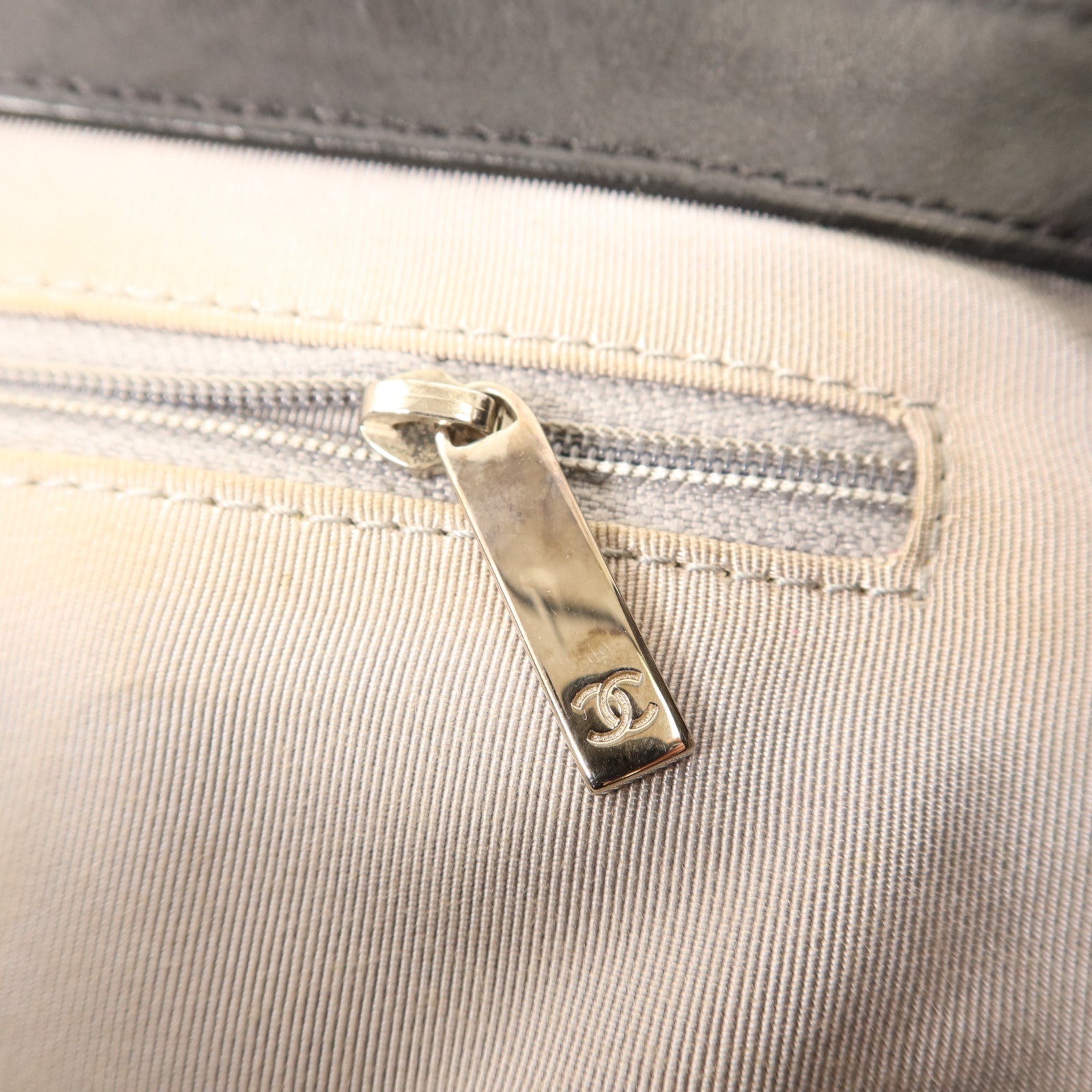 CHANEL 牛皮皮革Matelasse Chain Around Shoulder Bag銀扣鏈帶肩背袋