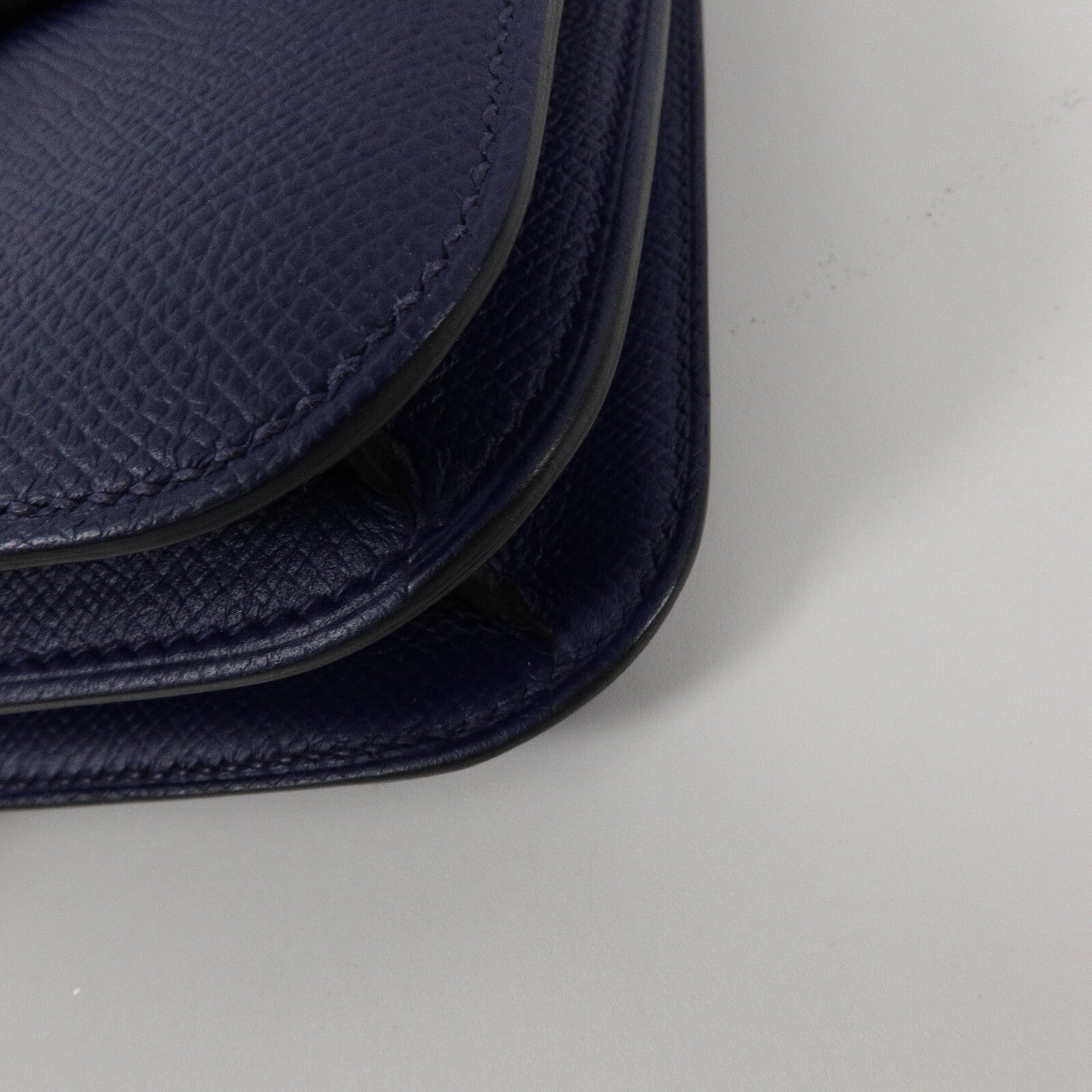 HERMES Epsom皮革Constance Mini肩背袋Bleu Saphir
