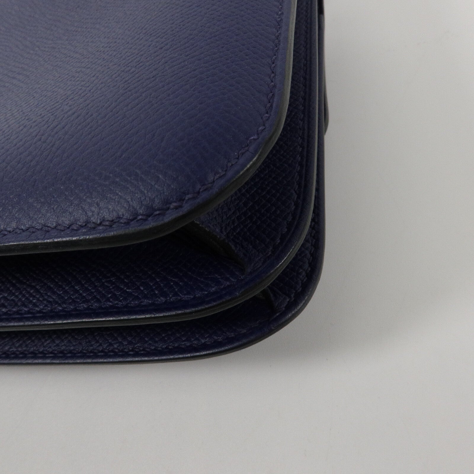 HERMES Epsom皮革Constance Mini肩背袋Bleu Saphir