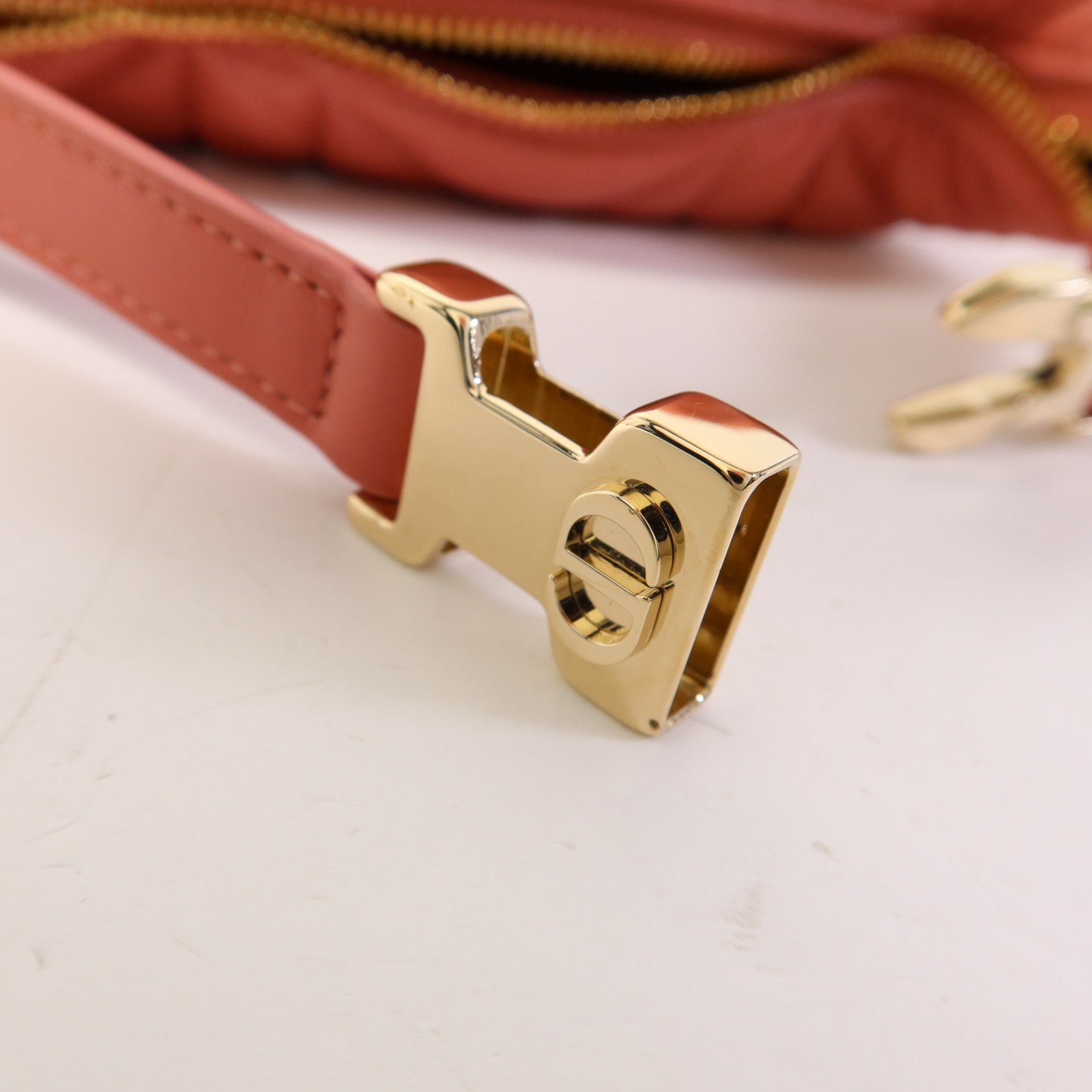 Dior 羊皮皮革Travel Nomad Pouch Small金扣手挽袋