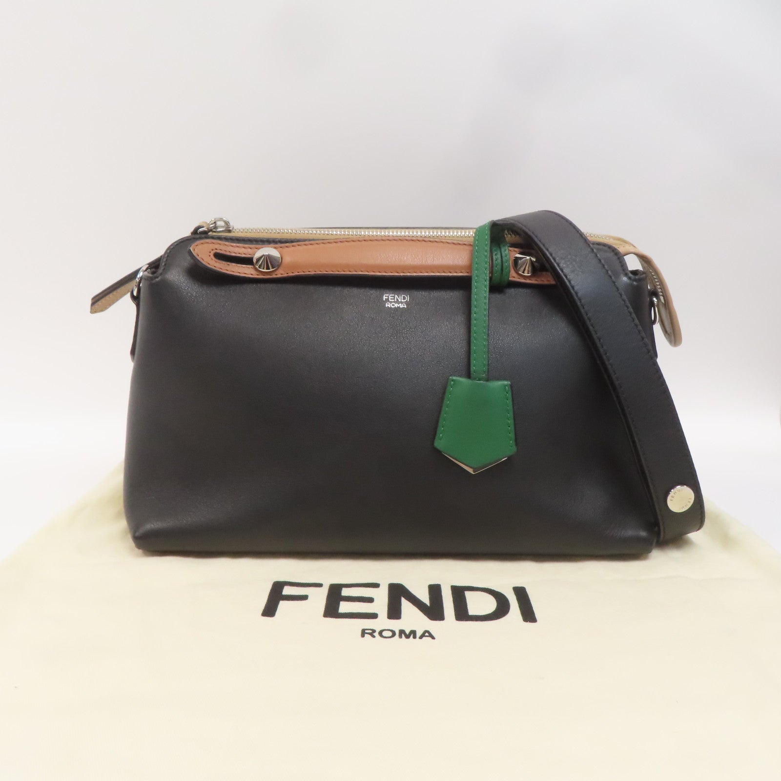 FENDI 牛皮皮革Small By The Way銀扣肩背袋黑色
