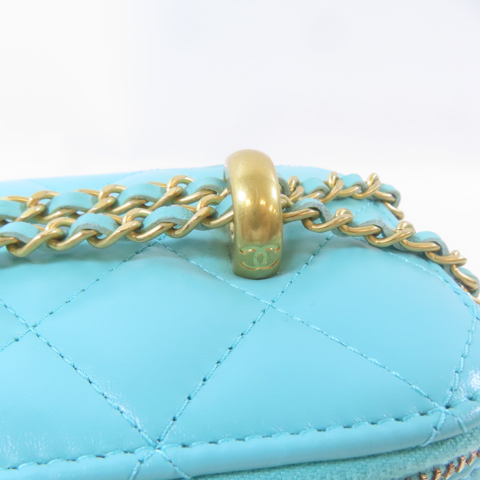 CHANEL 菱格羊皮皮革Vanity Case金扣鏈帶肩背袋綠松石色