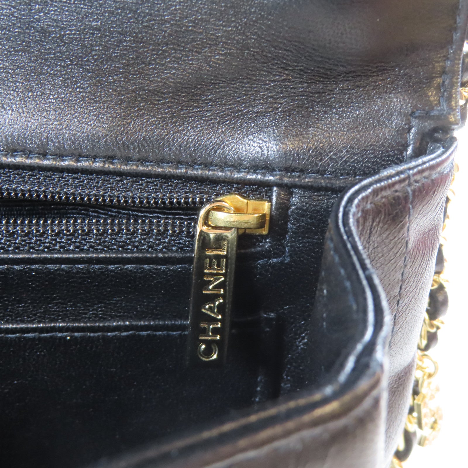 CHANEL 【激減優惠】牛皮皮革Chain Shoulder金扣肩背袋黑色