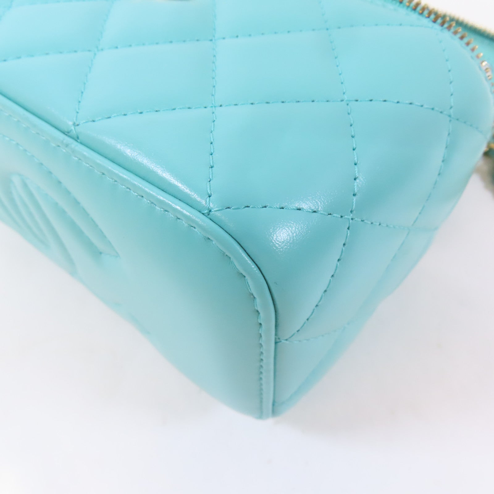 CHANEL 菱格羊皮皮革Vanity Case金扣鏈帶肩背袋綠松石色