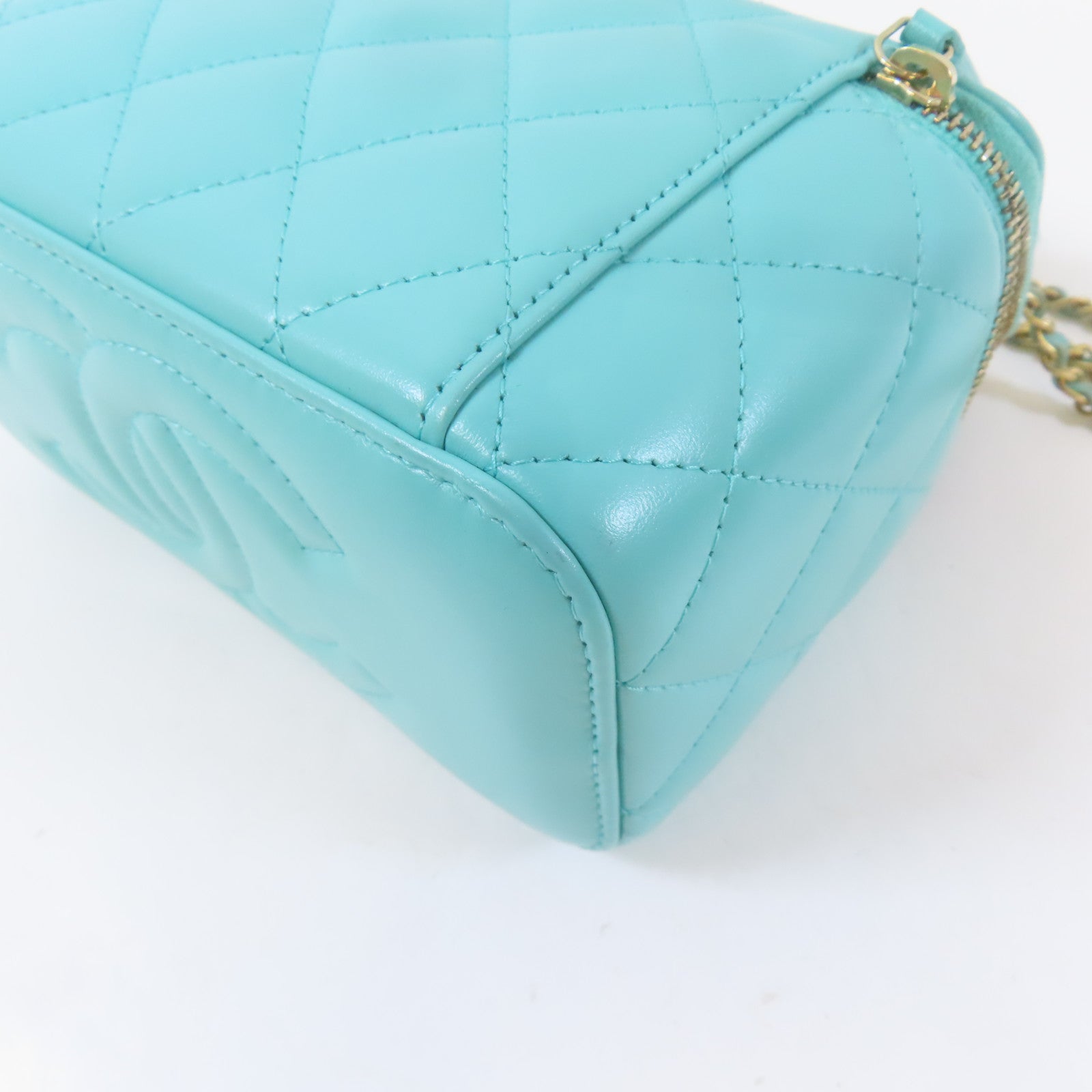 CHANEL 菱格羊皮皮革Vanity Case金扣鏈帶肩背袋綠松石色
