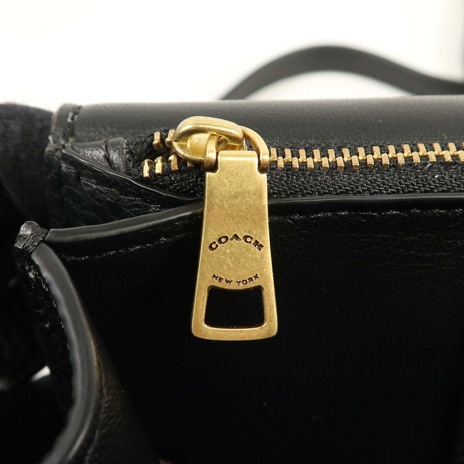 COACH 牛皮皮革Shoulder Bag金扣肩背袋