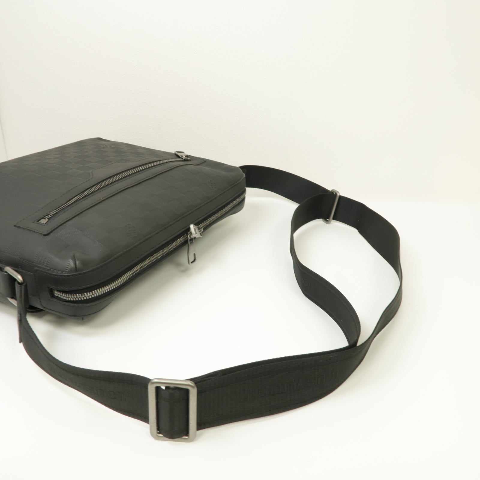 LOUIS VUITTON Damier Infini Calypso MM銀扣肩背袋黒色