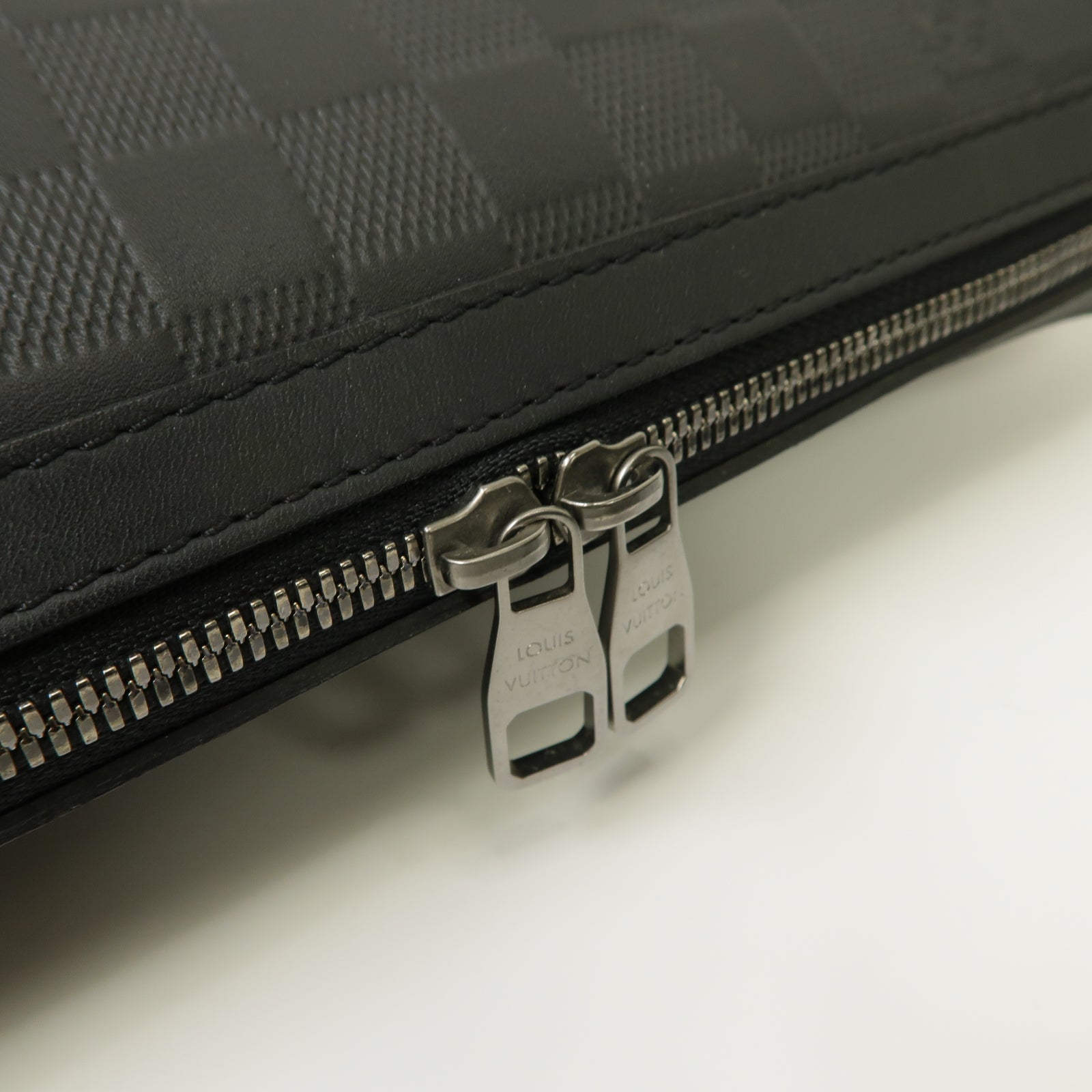 LOUIS VUITTON Damier Infini Calypso MM銀扣肩背袋黒色