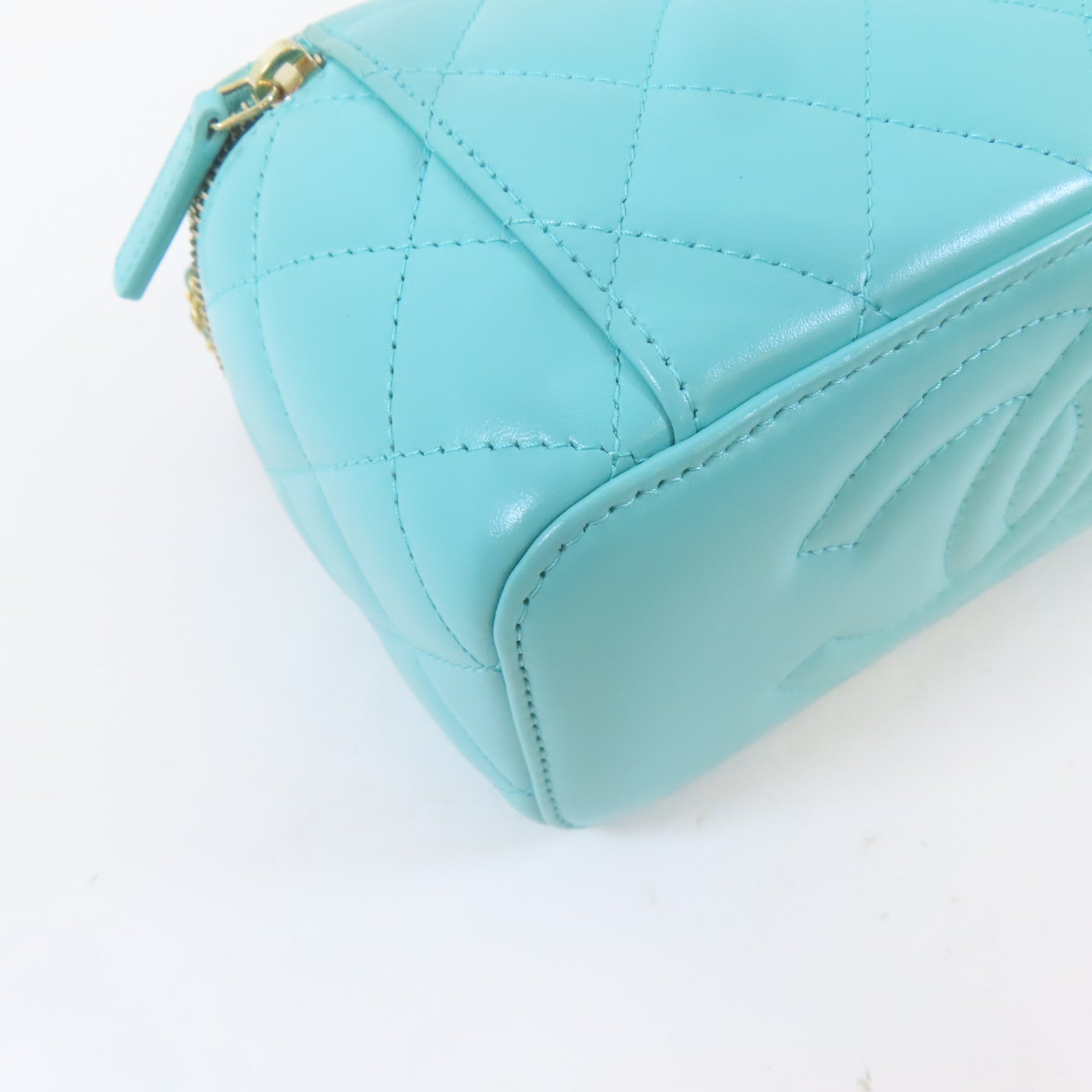 CHANEL 菱格羊皮皮革Vanity Case金扣鏈帶肩背袋綠松石色