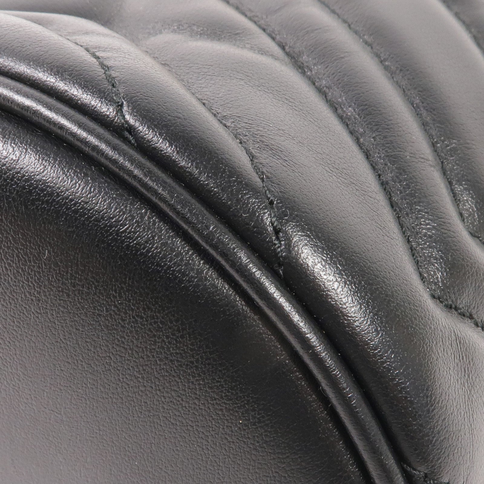 GUCCI 皮革GG Marmont Mini Bucket Bag金扣鏈帶肩背袋