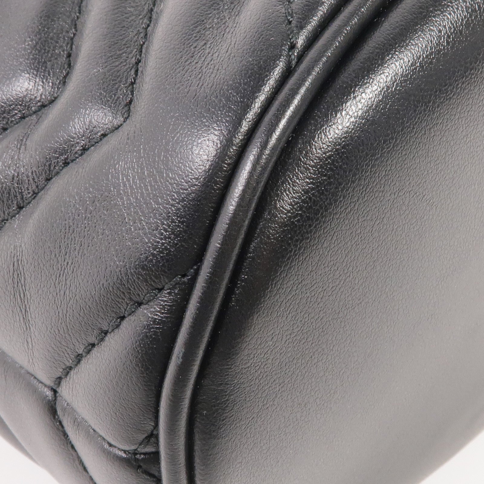 GUCCI 皮革GG Marmont Mini Bucket Bag金扣鏈帶肩背袋