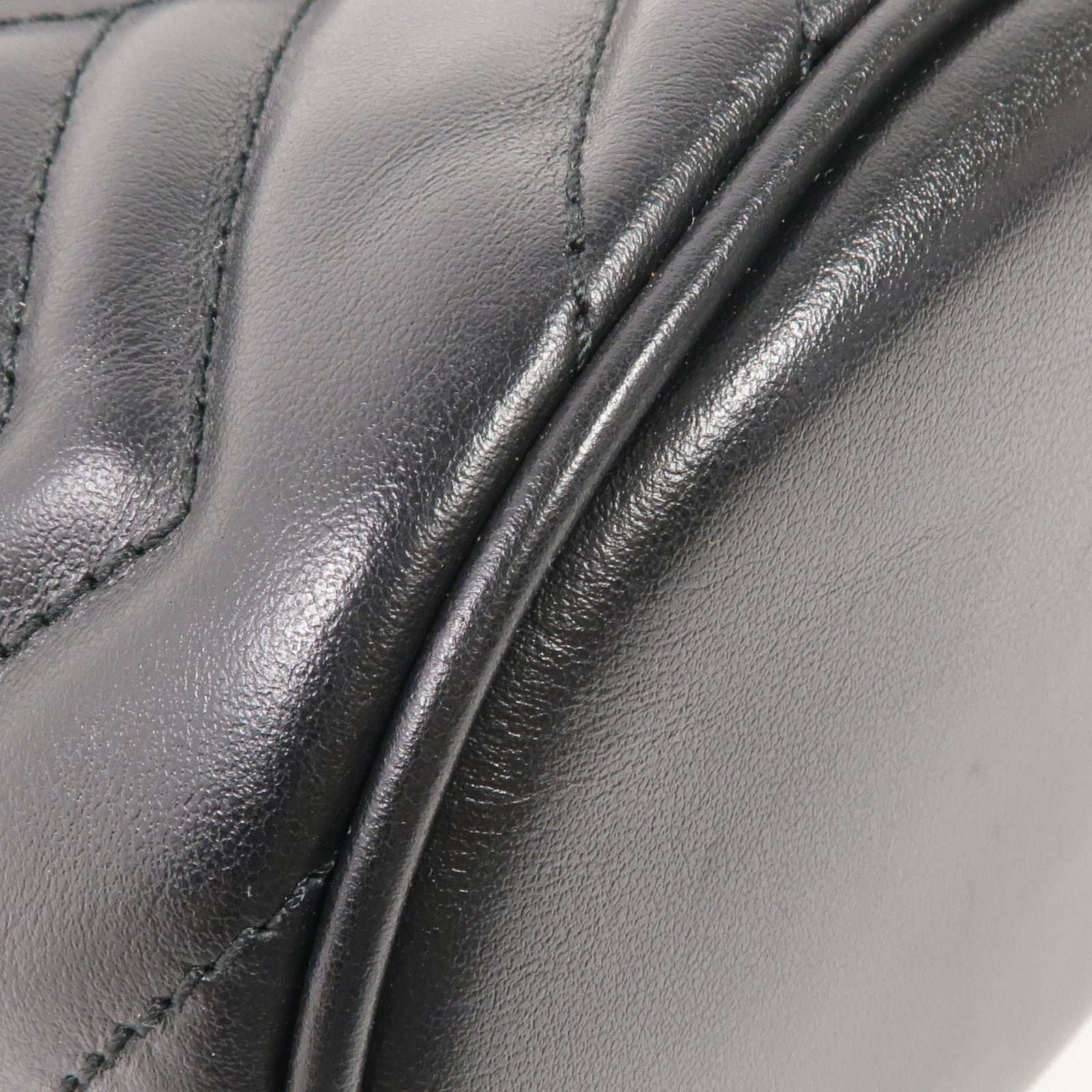 GUCCI 皮革GG Marmont Mini Bucket Bag金扣鏈帶肩背袋