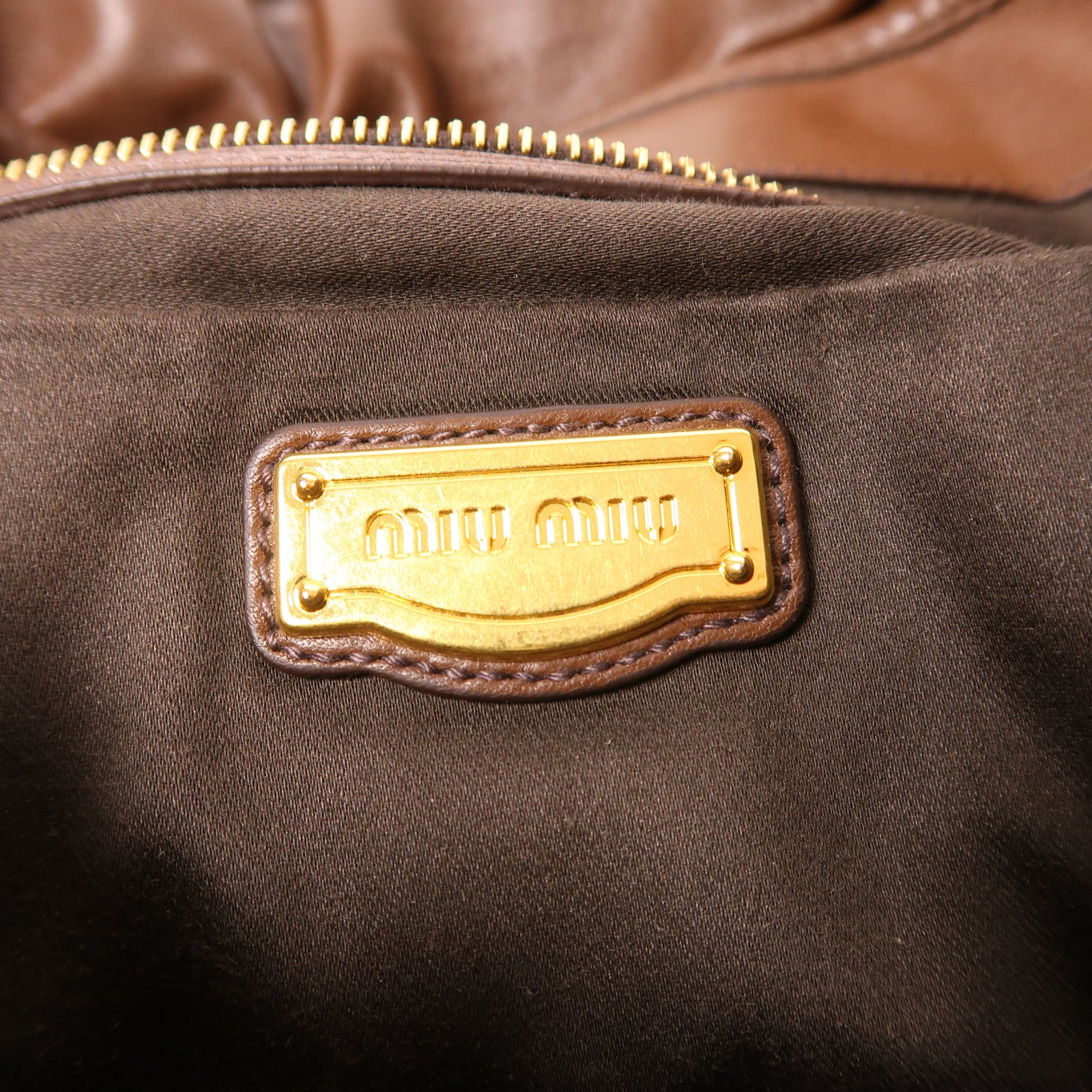 Miu Miu 牛皮皮革Coffer金扣肩背袋