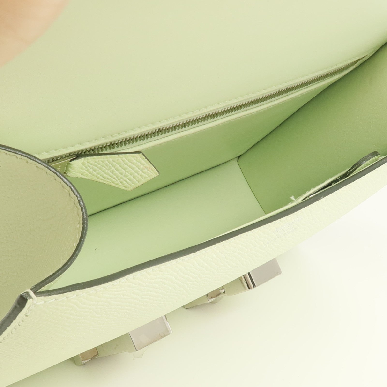 HERMES Epsom皮革Constance 24銀扣肩背袋Vert Fizz