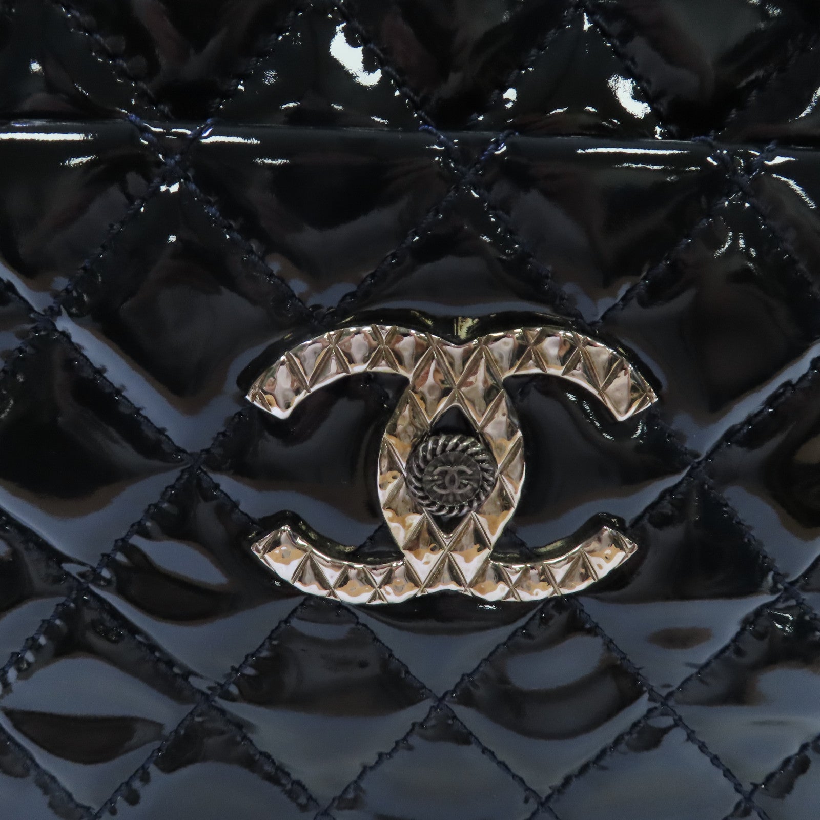 CHANEL 【激減優惠】菱格漆皮皮革Chain Shoulder Bag銀扣鏈帶肩背袋深寶藍色