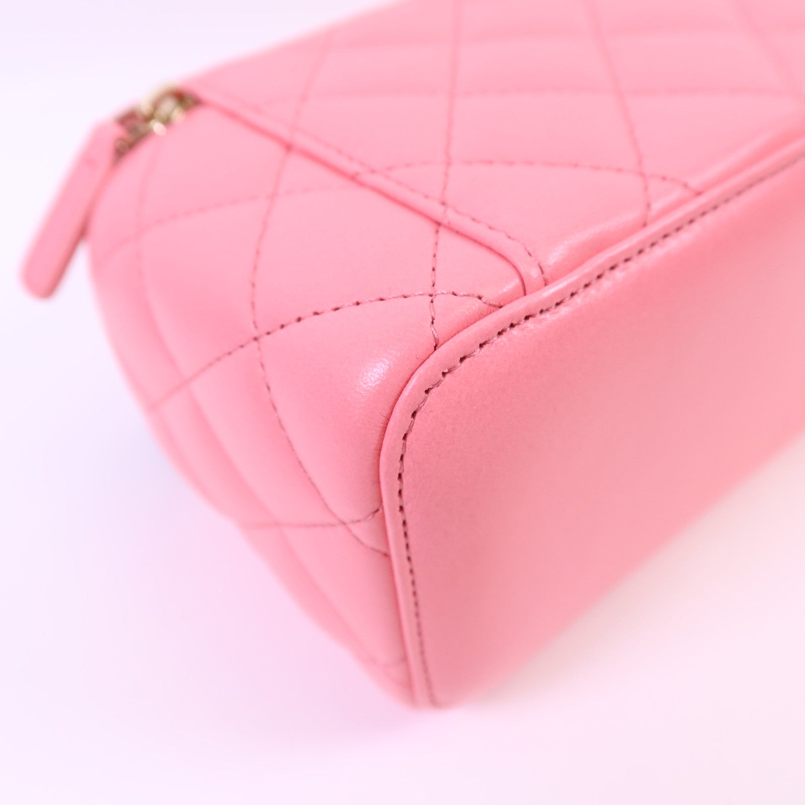 CHANEL 牛皮皮革Vanity Case金扣鏈帶肩背袋