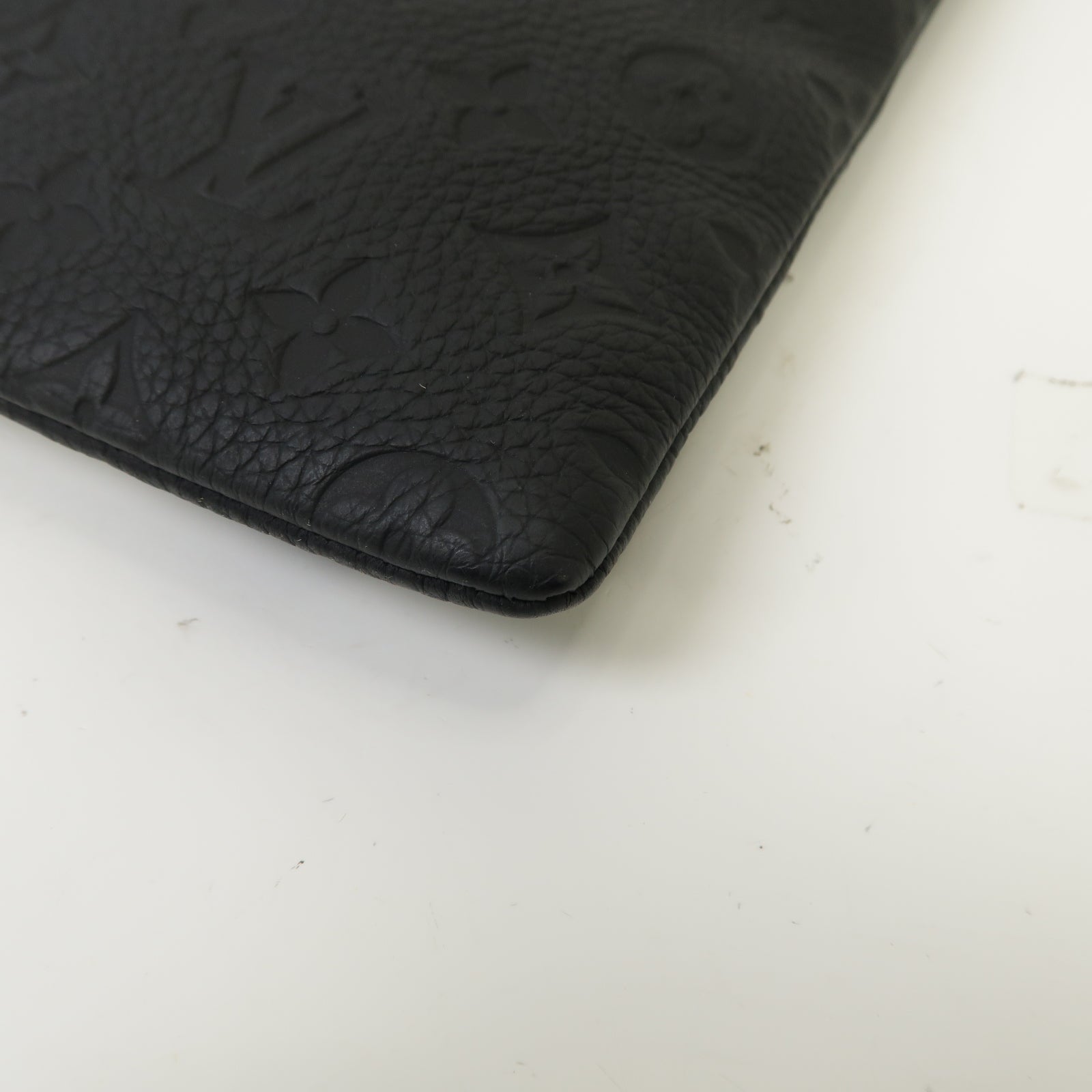 LOUIS VUITTON 【激減優惠】Taurillon Monogram Pochette A4手拿包黑色