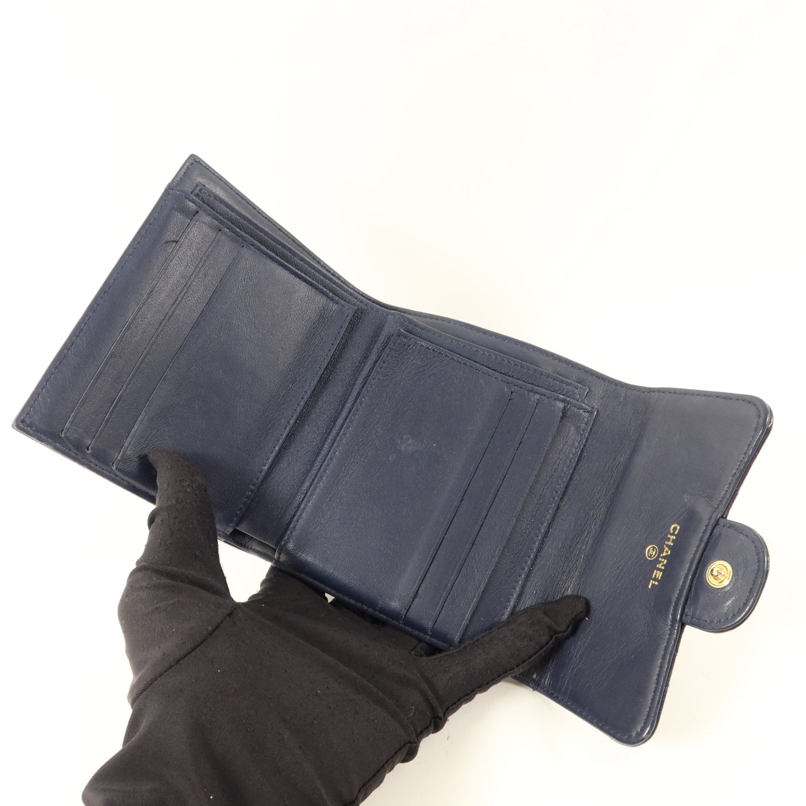 CHANEL 牛皮皮革Trifold Wallet金扣錢包