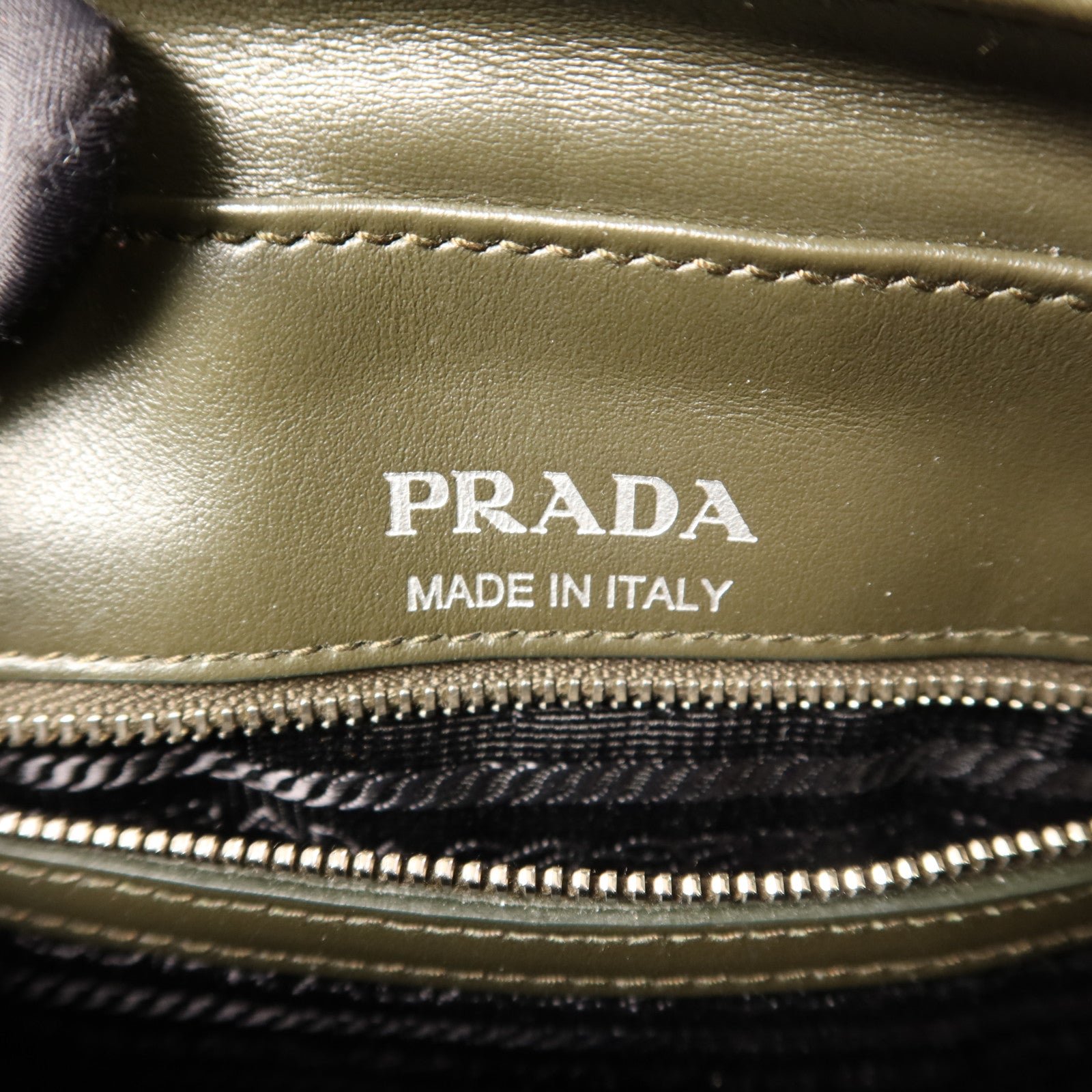 PRADA 牛皮皮革Shoulder Bag銀扣肩背袋