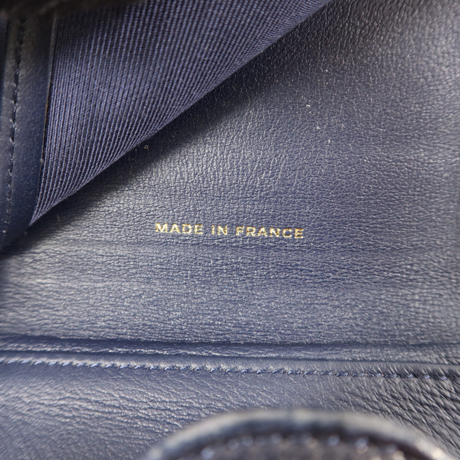 CHANEL 牛皮皮革Trifold Wallet金扣錢包