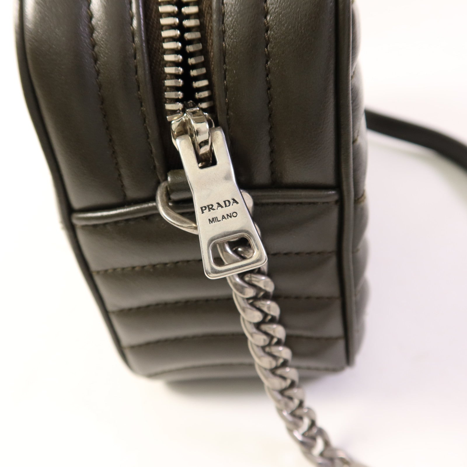PRADA 牛皮皮革Shoulder Bag銀扣肩背袋