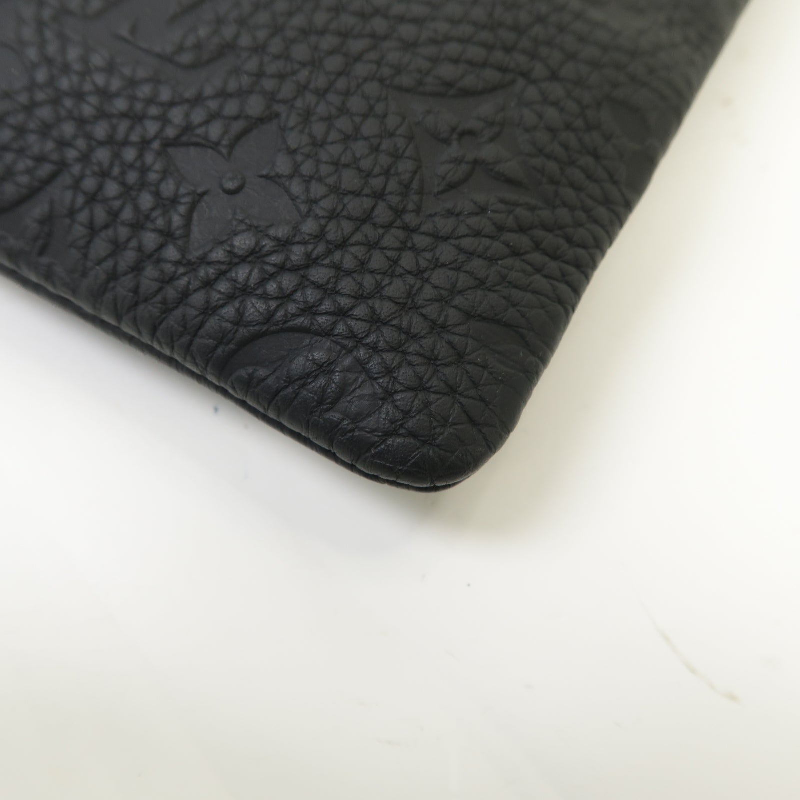 LOUIS VUITTON 【激減優惠】Taurillon Monogram Pochette A4手拿包黑色