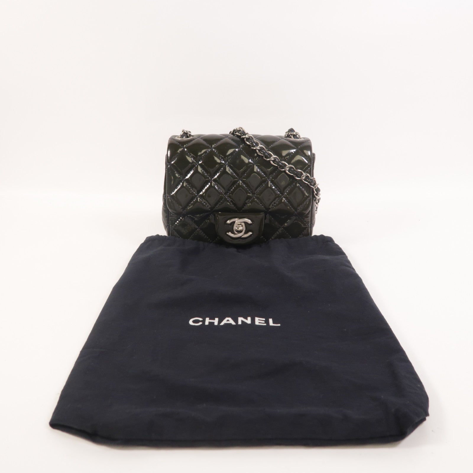 CHANEL 漆皮皮革Mini Classic 17鏈帶肩背袋