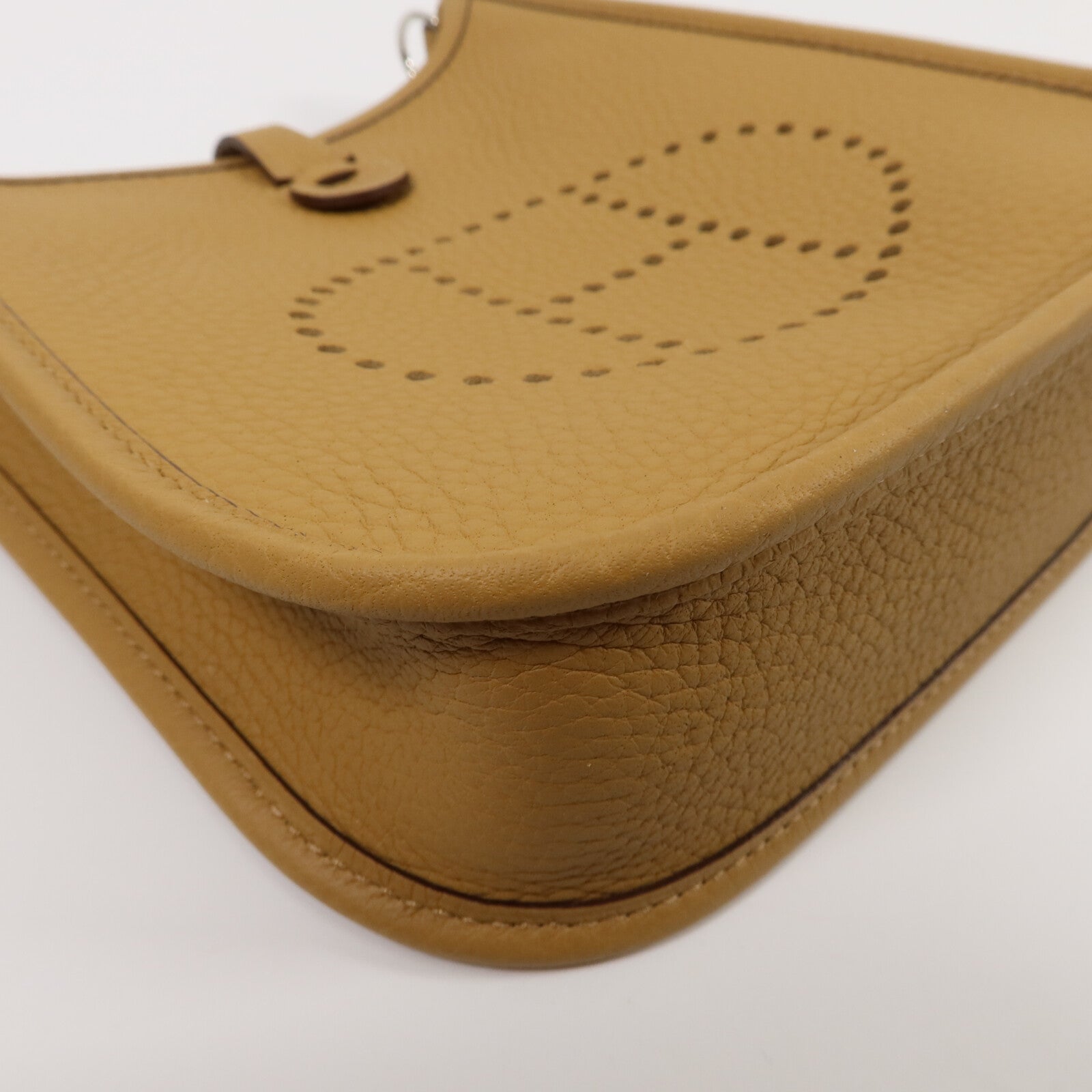 HERMES Clemence皮革Evelyne TPM肩背袋Biscuit