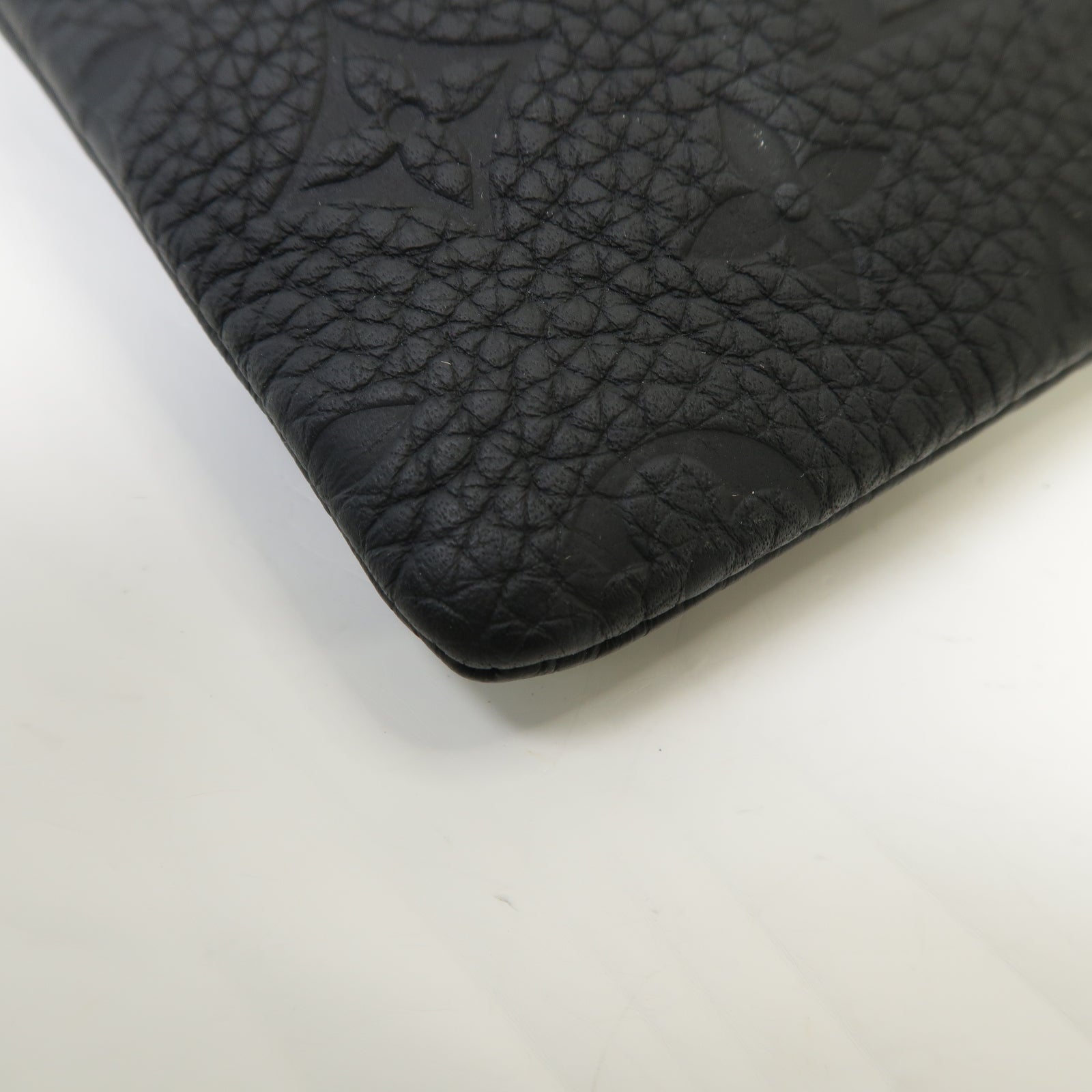 LOUIS VUITTON 【激減優惠】Taurillon Monogram Pochette A4手拿包黑色
