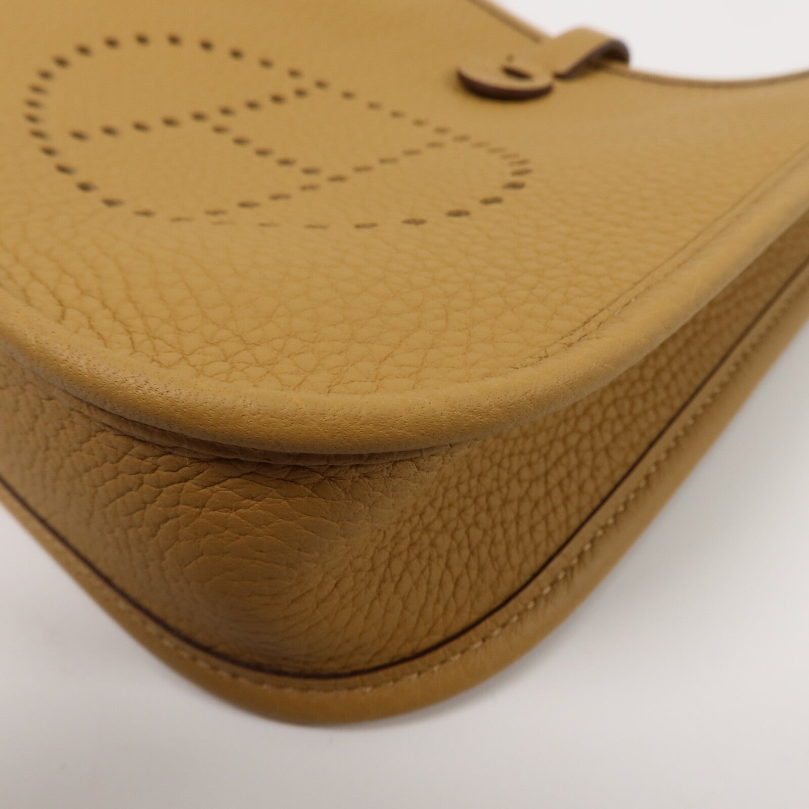 HERMES Clemence皮革Evelyne TPM肩背袋Biscuit