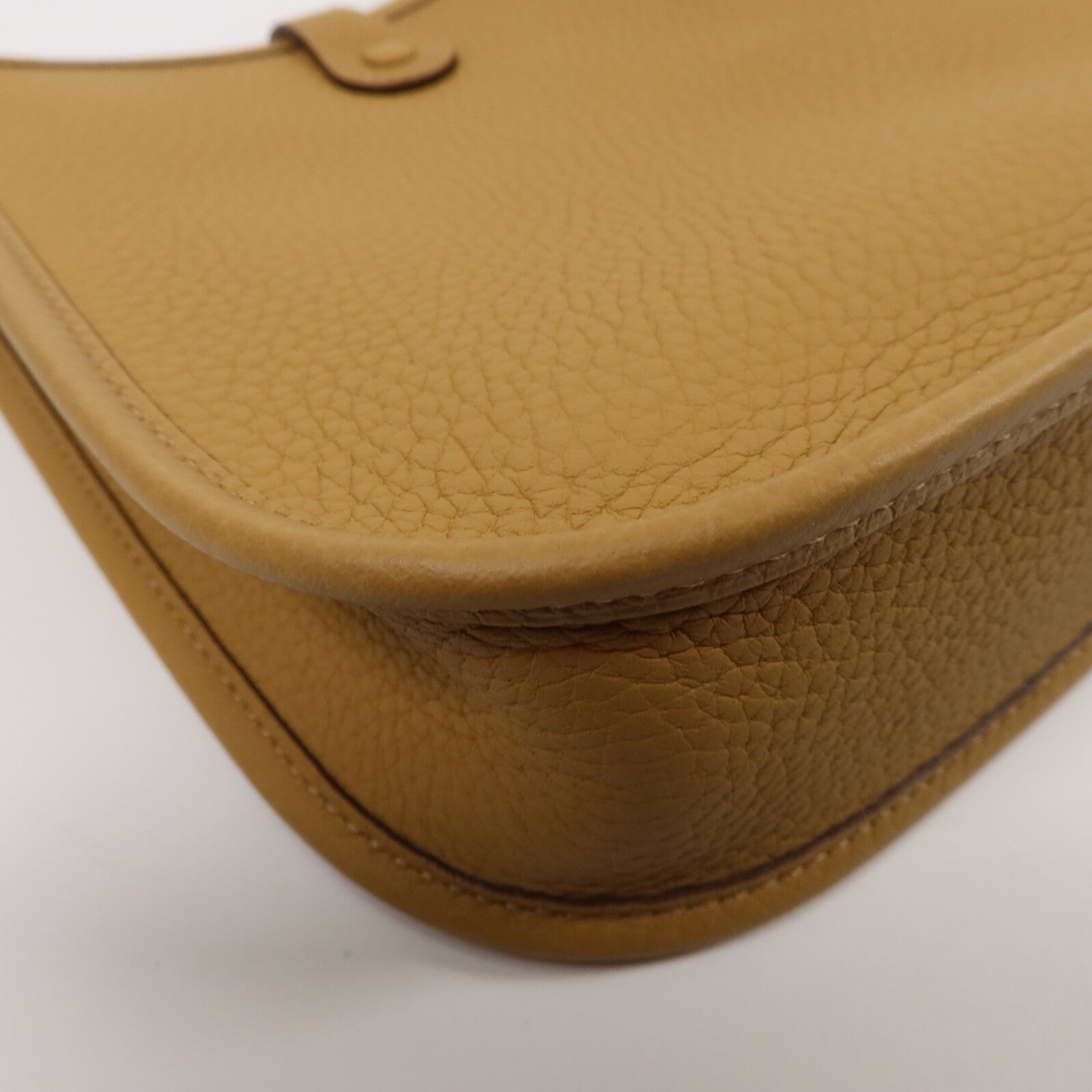 HERMES Clemence皮革Evelyne TPM肩背袋Biscuit