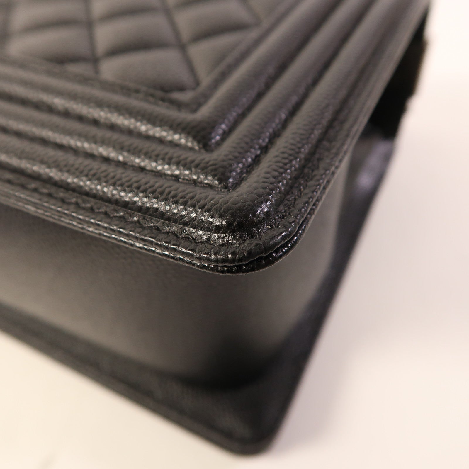 CHANEL 牛皮皮革Boy 25銀扣鏈帶肩背袋