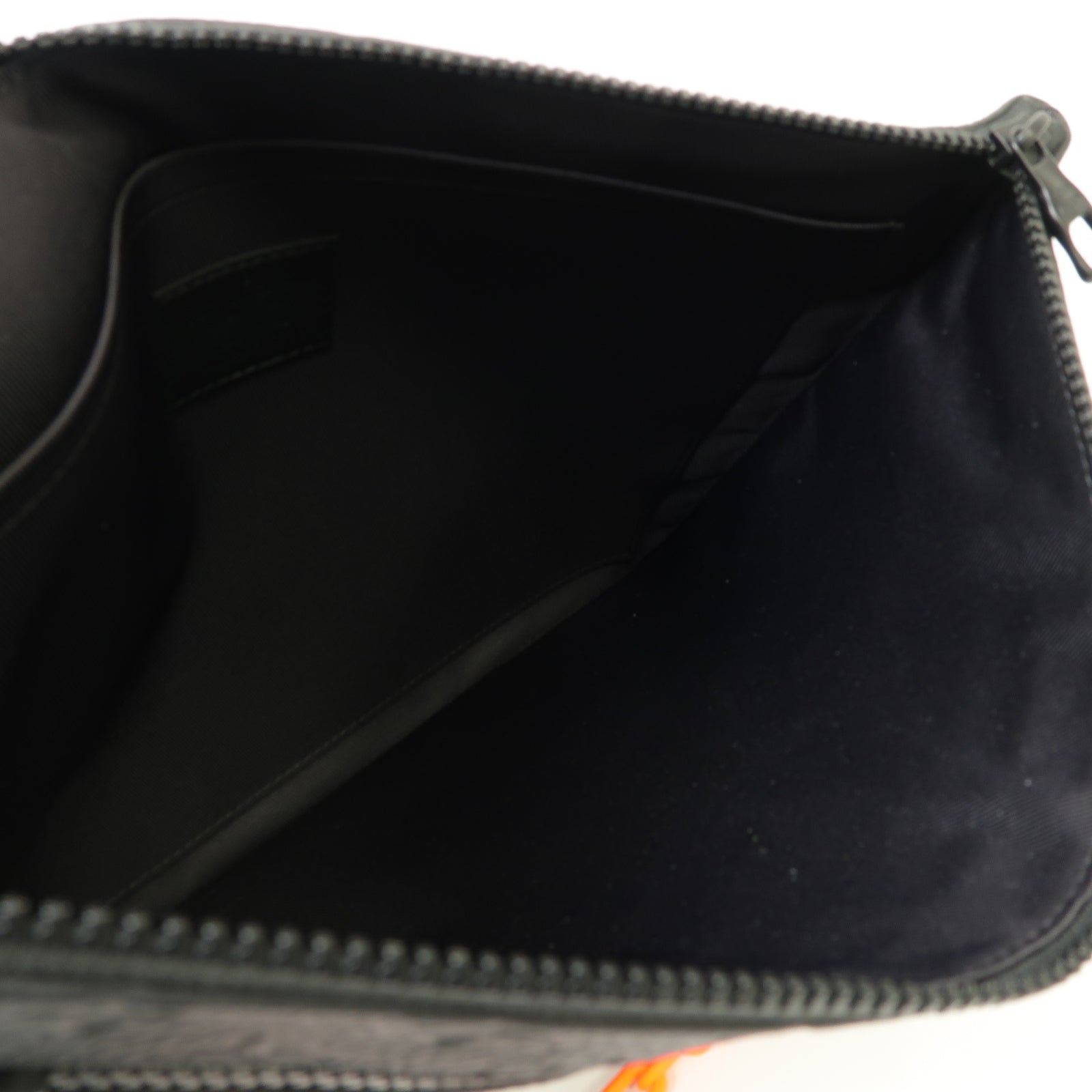 LOUIS VUITTON 【激減優惠】Taurillon Monogram Pochette A4手拿包黑色