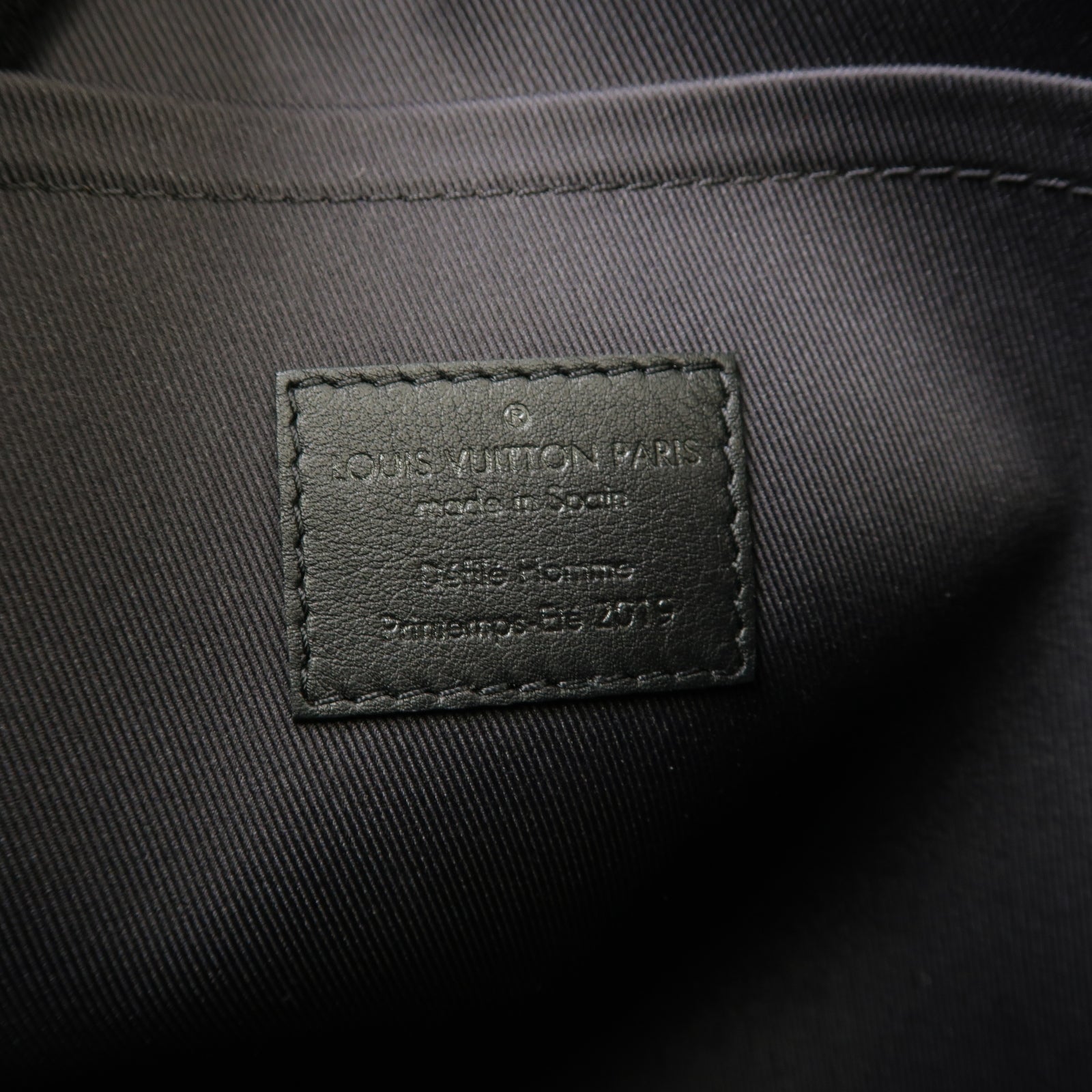 LOUIS VUITTON 【激減優惠】Taurillon Monogram Pochette A4手拿包黑色
