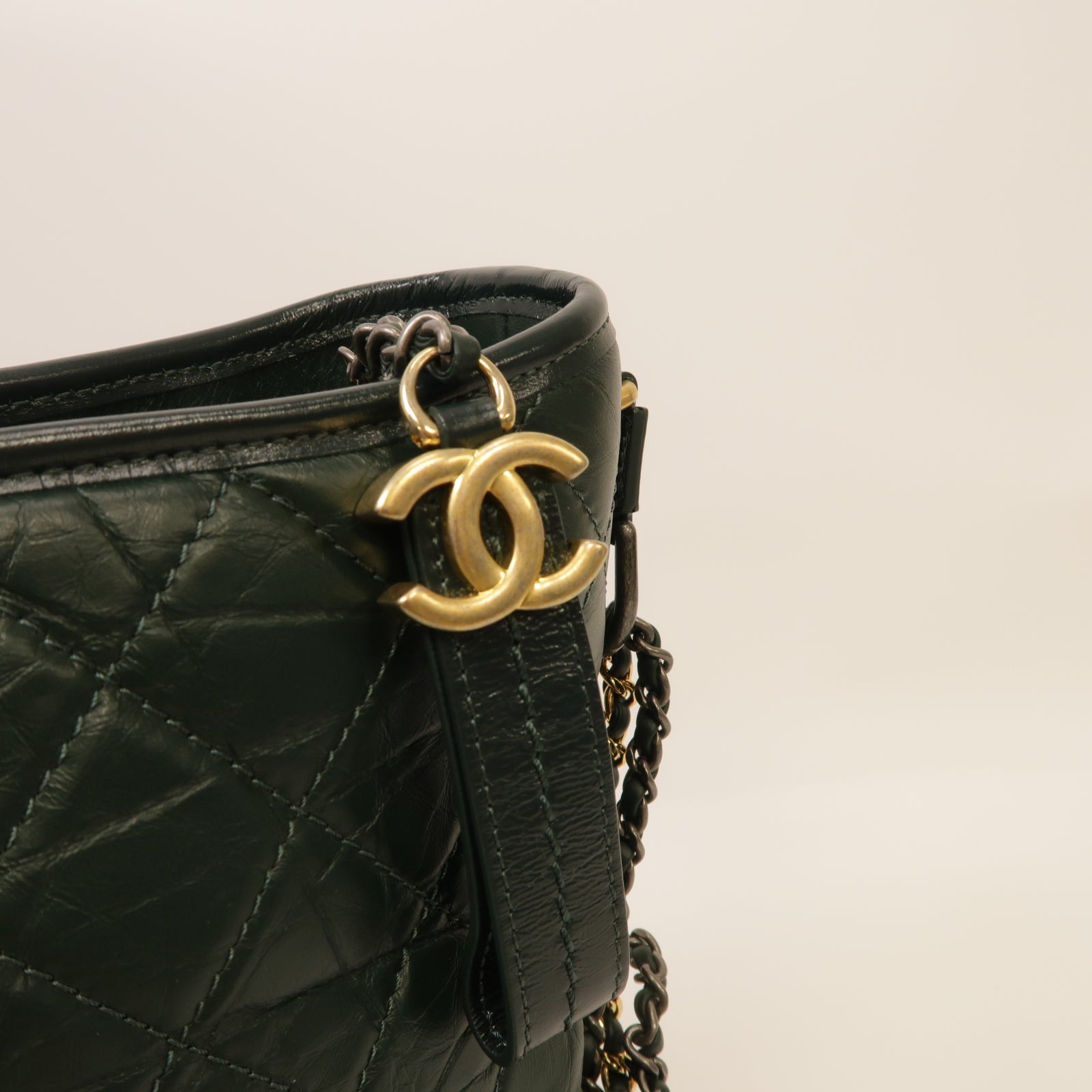 CHANEL 【激減優惠】菱格Aged Calf皮革Gabrielle Medium金扣鏈帶肩背袋綠色