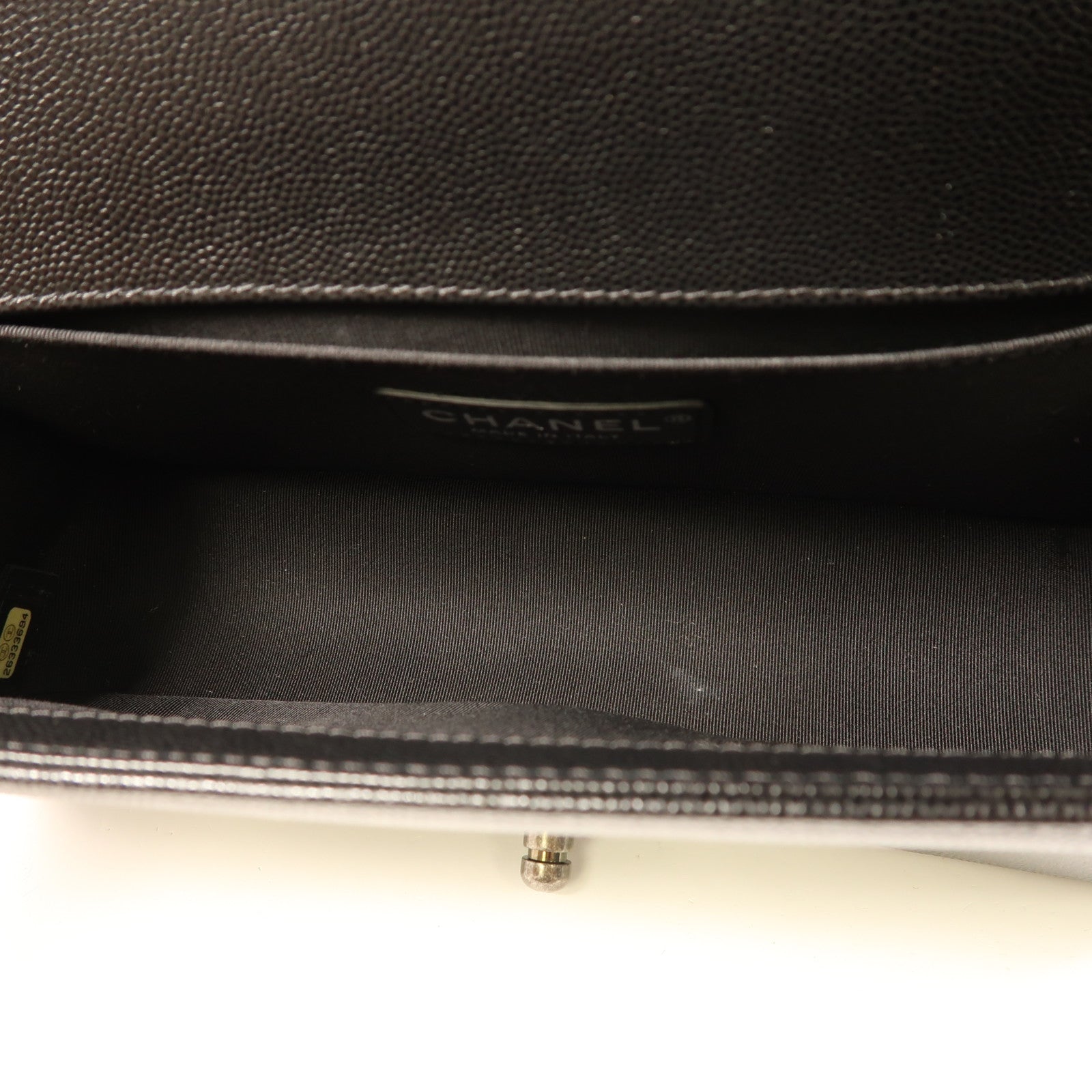 CHANEL 牛皮皮革Boy 25銀扣鏈帶肩背袋