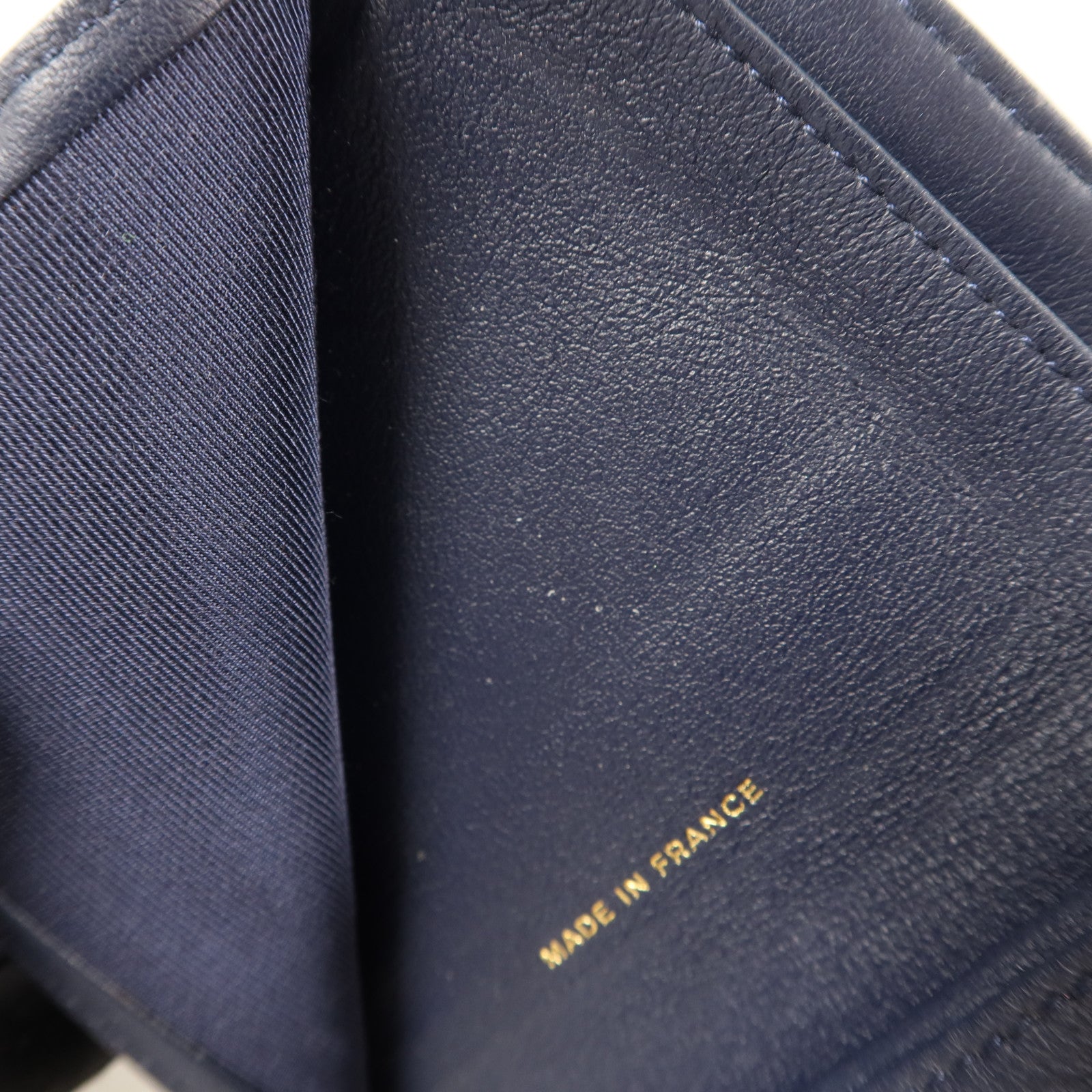 CHANEL 牛皮皮革Trifold Wallet金扣錢包