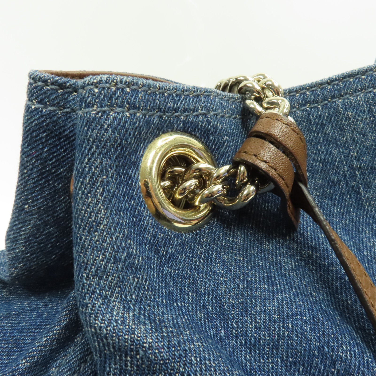 GUCCI 牛仔布Soho Pebbled金扣鏈帶肩背袋藍色