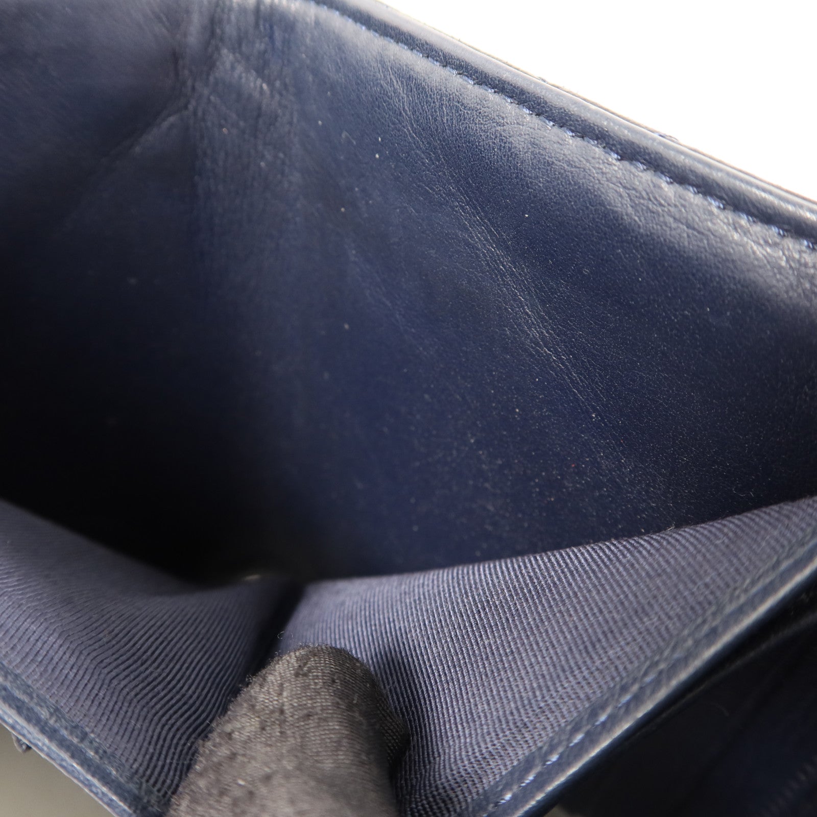 CHANEL 牛皮皮革Trifold Wallet金扣錢包