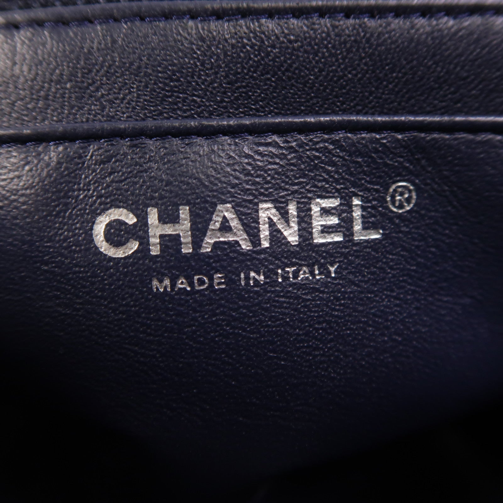 CHANEL 漆皮皮革Mini Classic 17鏈帶肩背袋