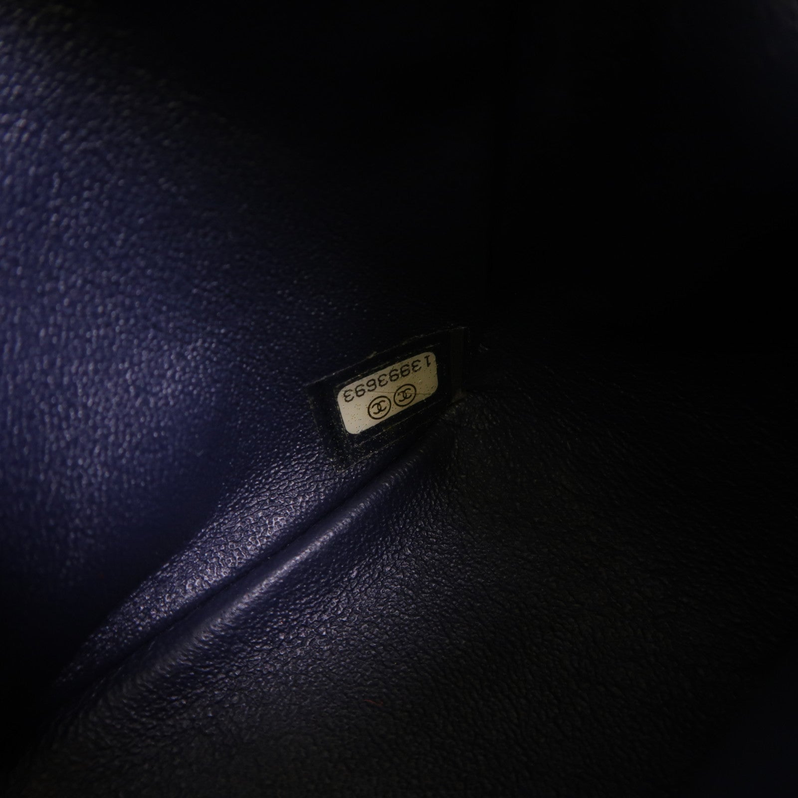 CHANEL 漆皮皮革Mini Classic 17鏈帶肩背袋
