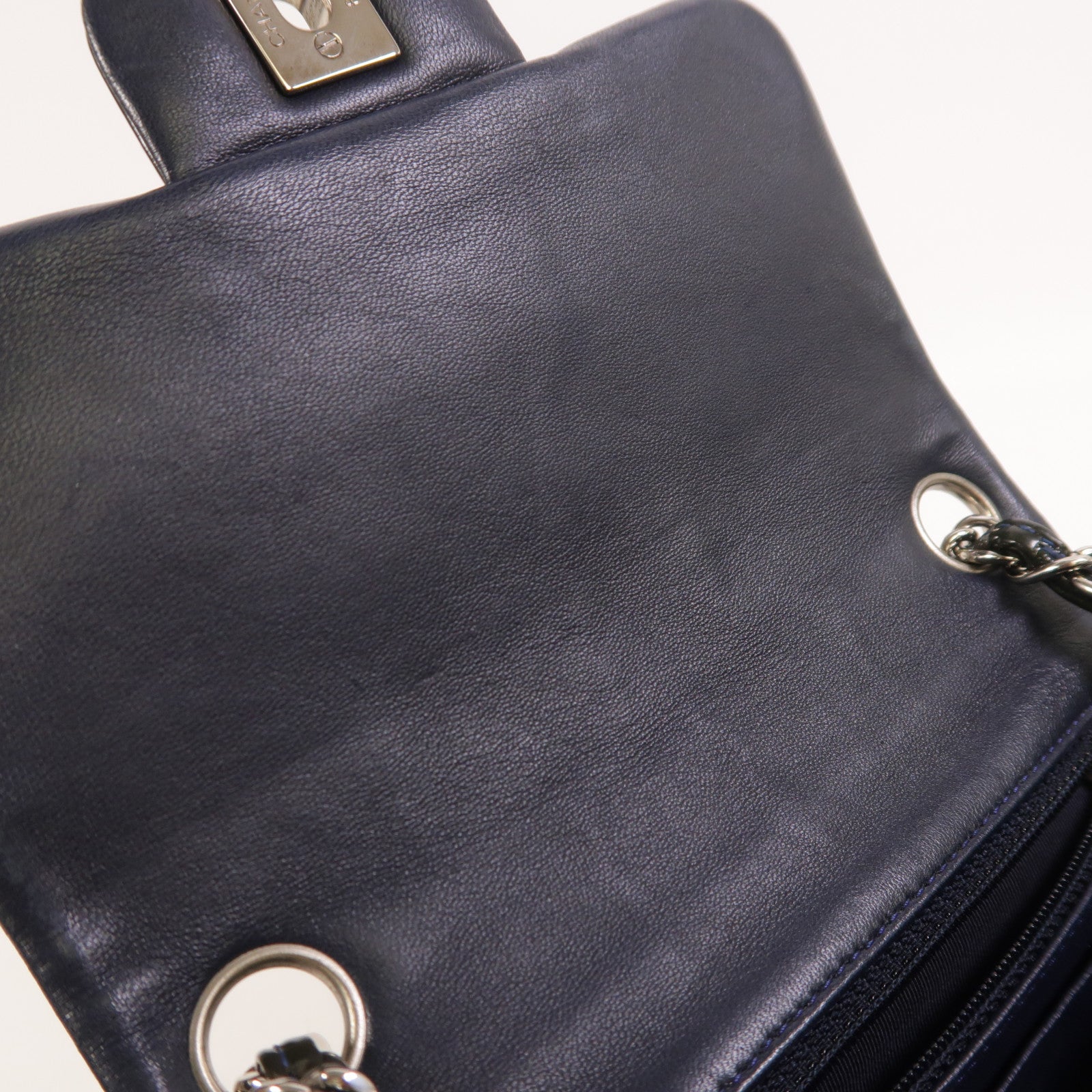 CHANEL 漆皮皮革Mini Classic 17鏈帶肩背袋