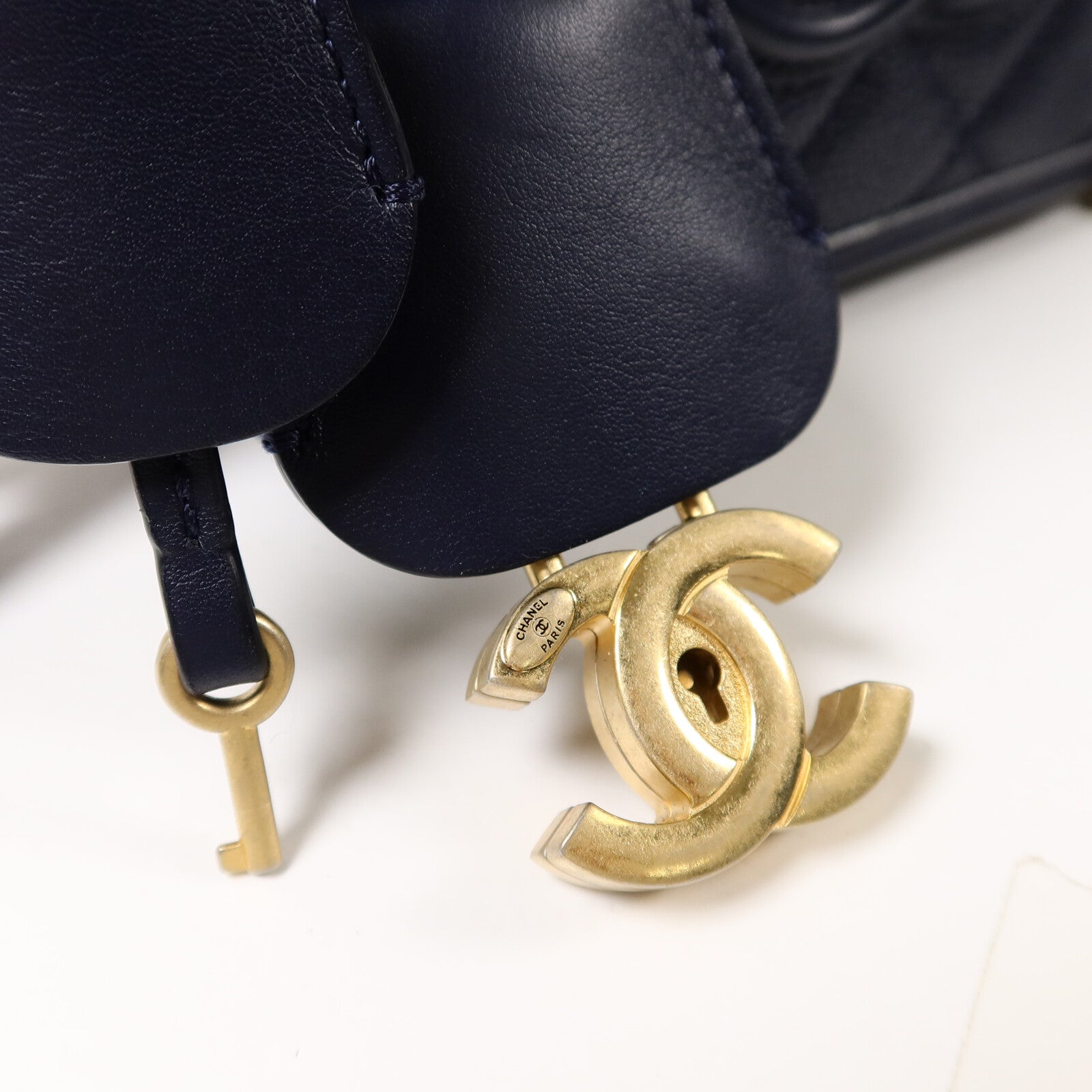 CHANEL 牛皮皮革CC Filigree Vanity Case手挽肩背兩用袋